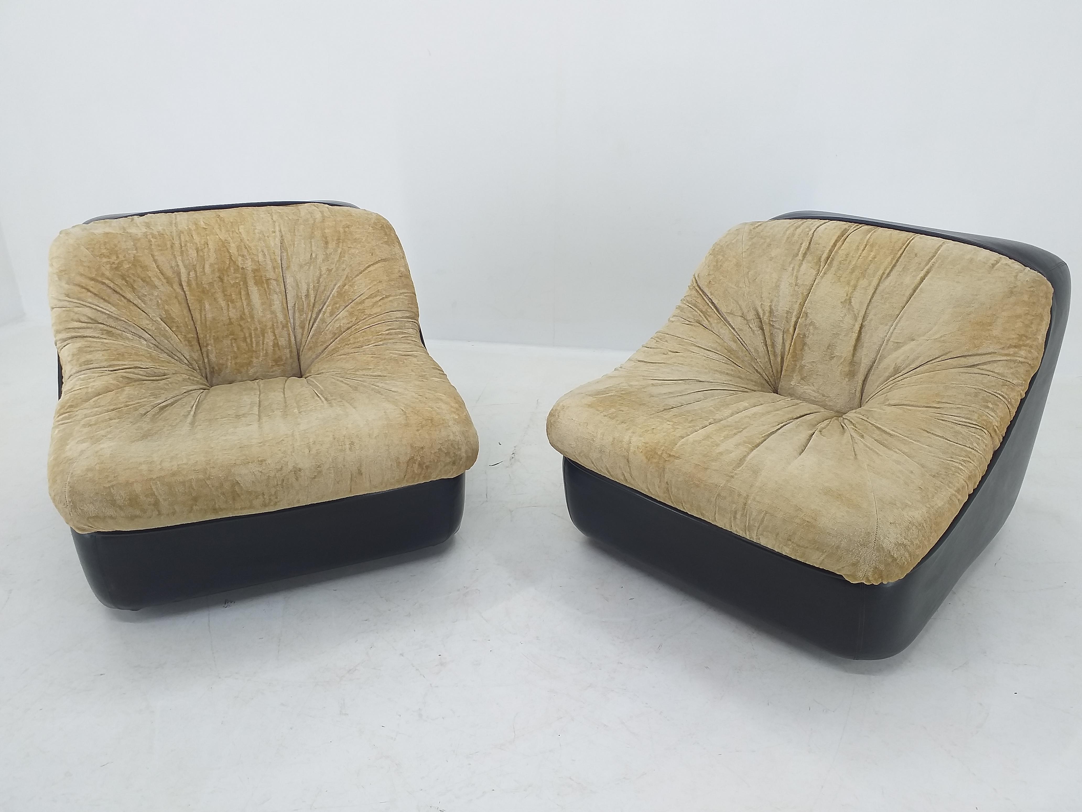 Italian Pair of Midcentury Lounge Chairs, Italy, 1970s For Sale