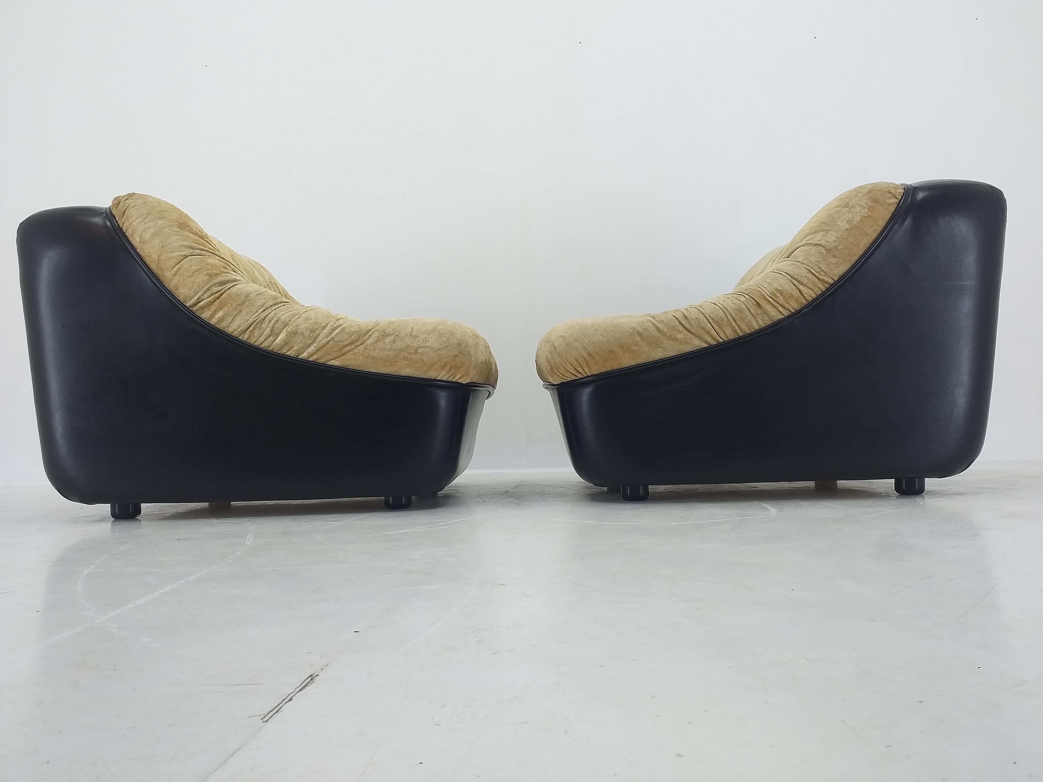 Late 20th Century Pair of Midcentury Lounge Chairs, Italy, 1970s For Sale
