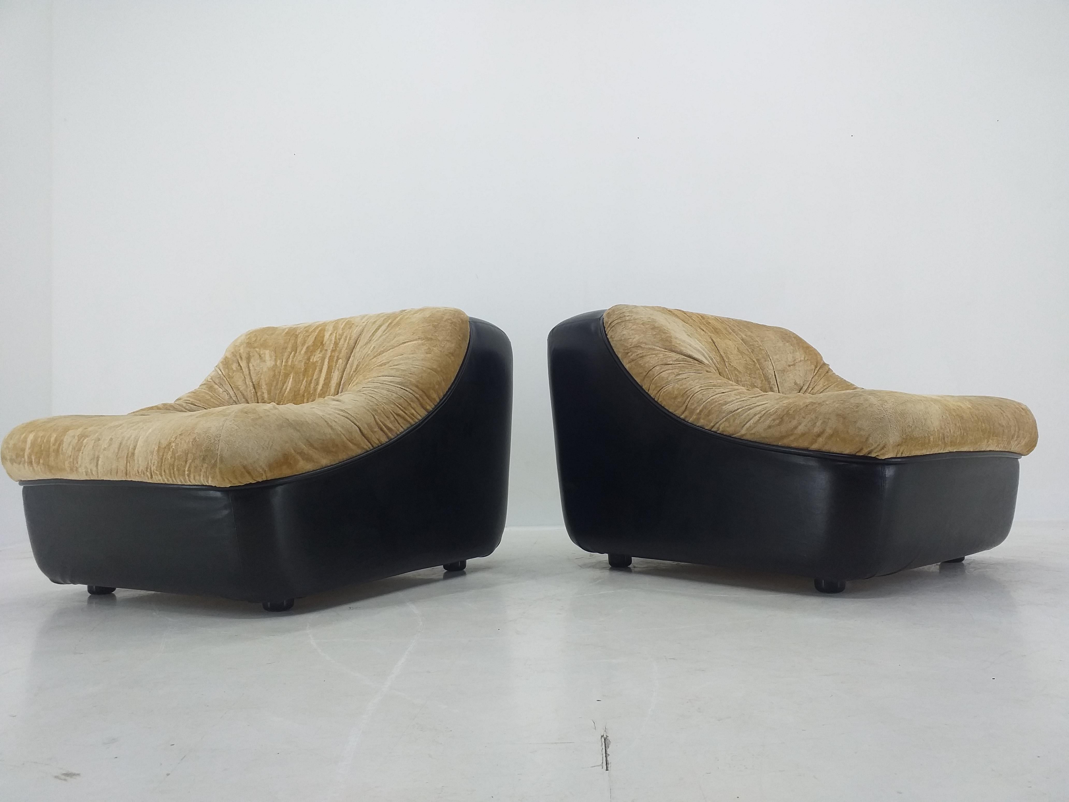 Pair of Midcentury Lounge Chairs, Italy, 1970s For Sale 2