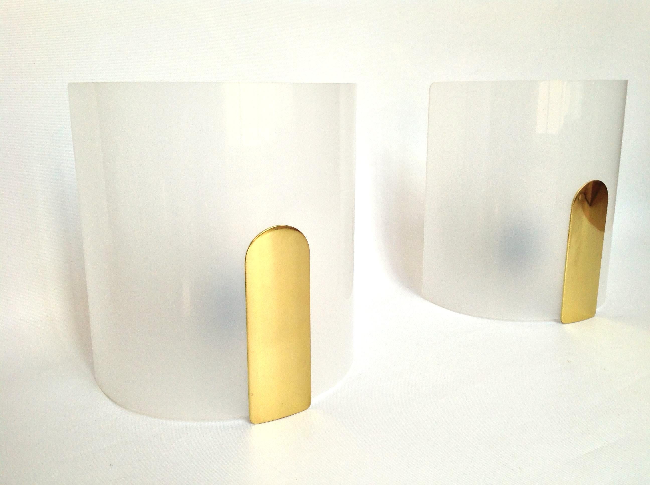 Post-Modern Pair of Postmodern Lucite Brass Wall Lights by Metalarte, 1980s For Sale