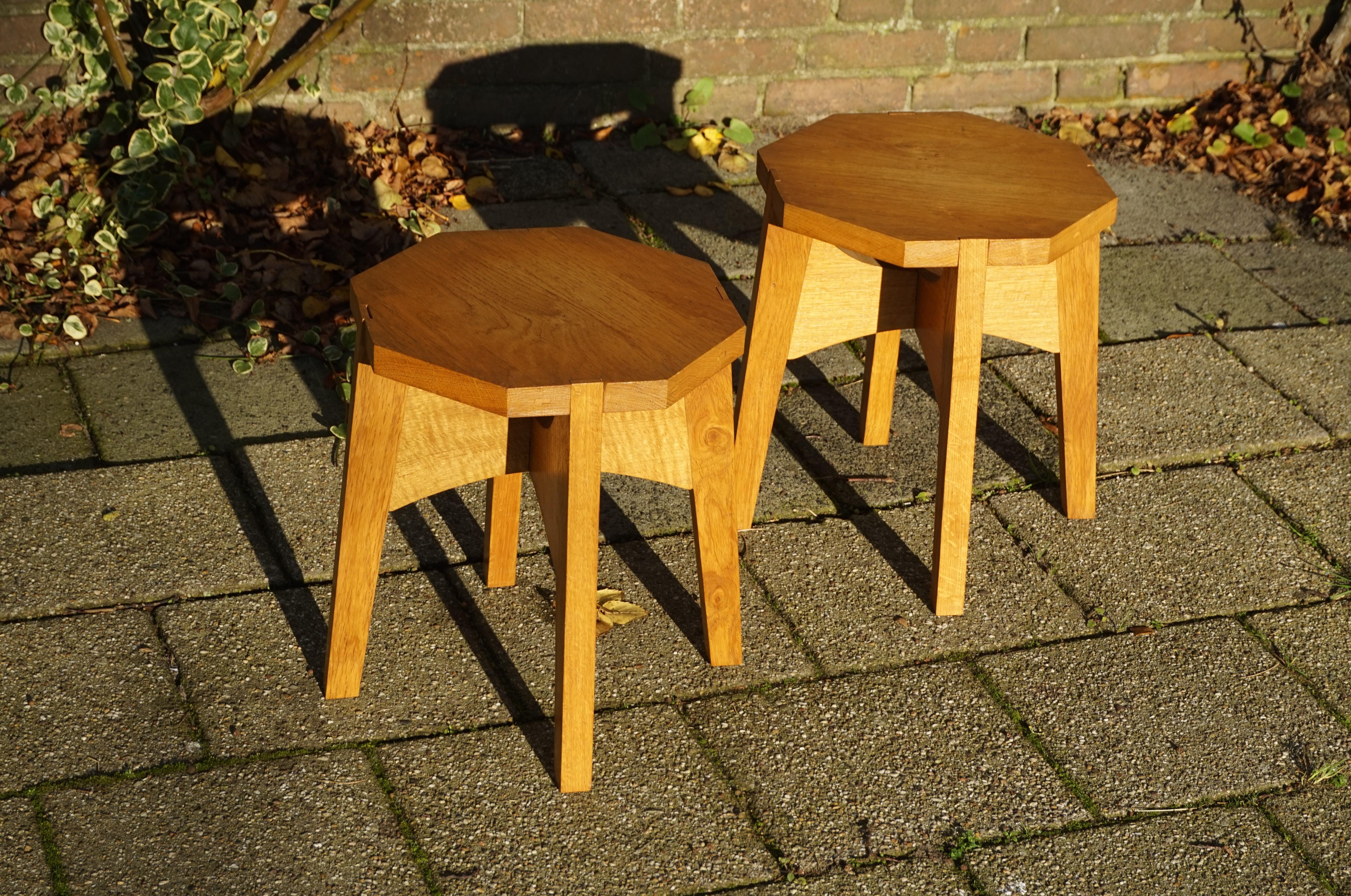 Pair of Midcentury Made, Dismantable Solid Oak End Tables of Excellent Condition For Sale 4