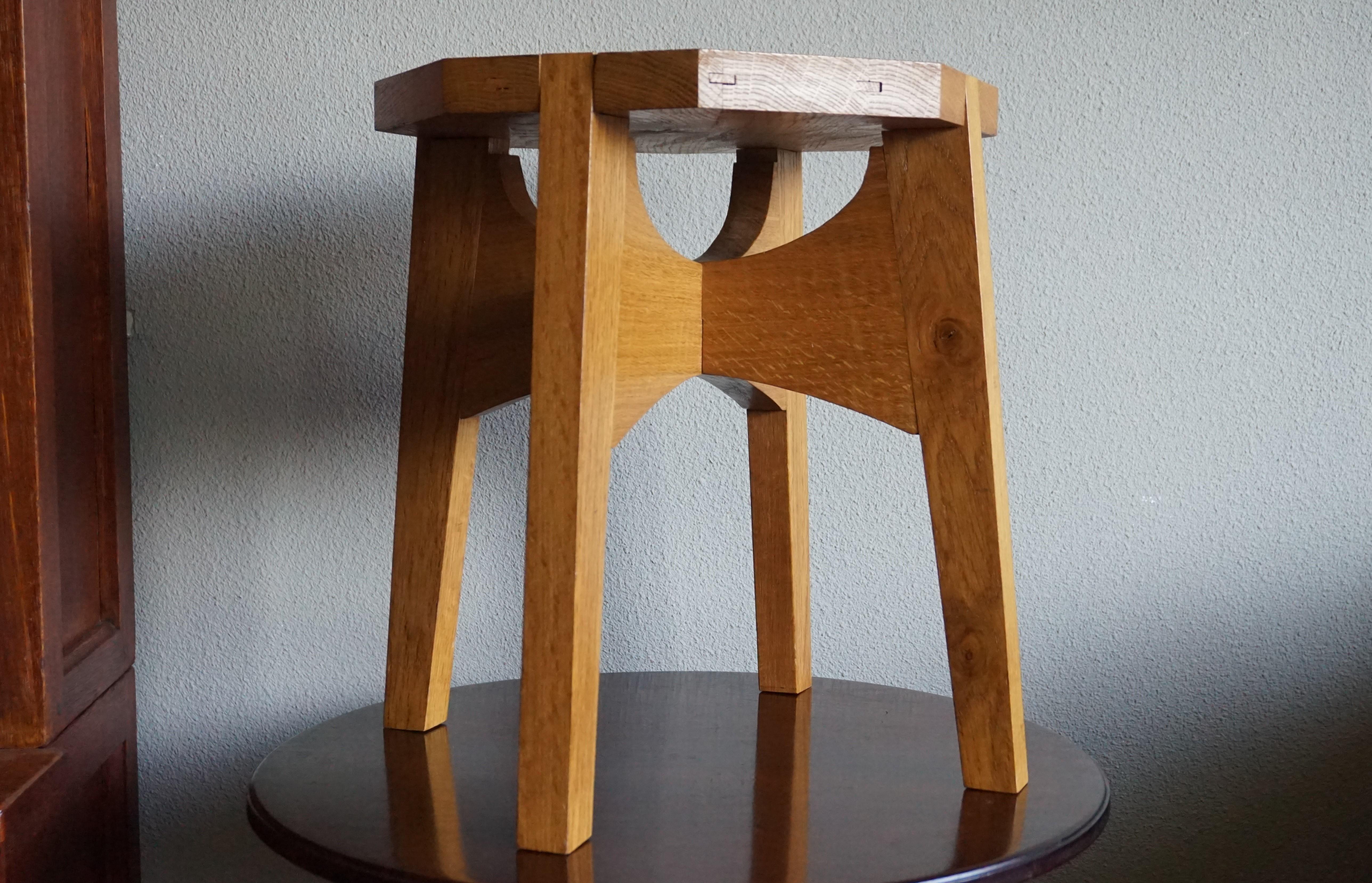 Pair of Midcentury Made, Dismantable Solid Oak End Tables of Excellent Condition For Sale 6