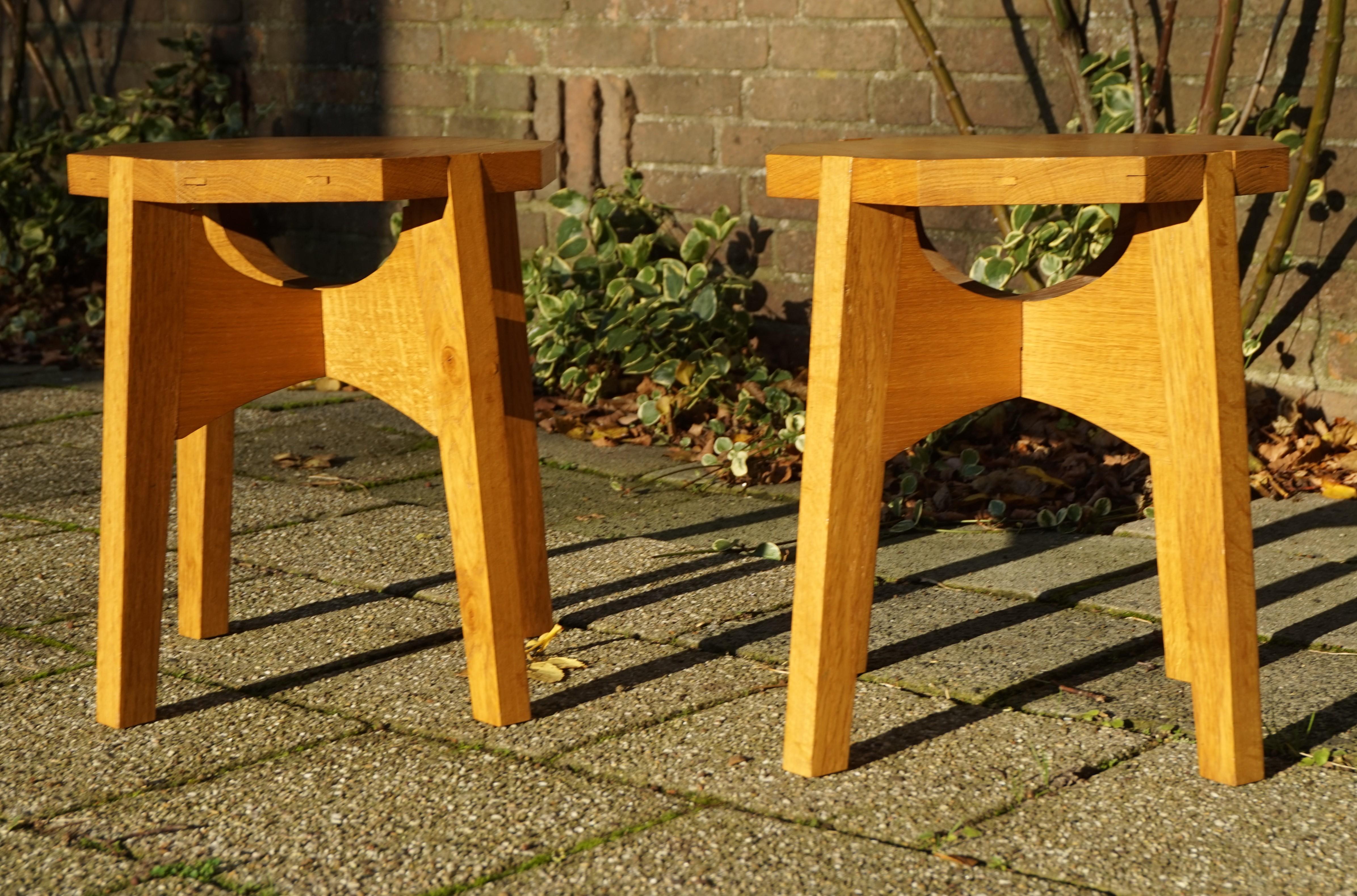 Hand-Crafted Pair of Midcentury Made, Dismantable Solid Oak End Tables of Excellent Condition For Sale