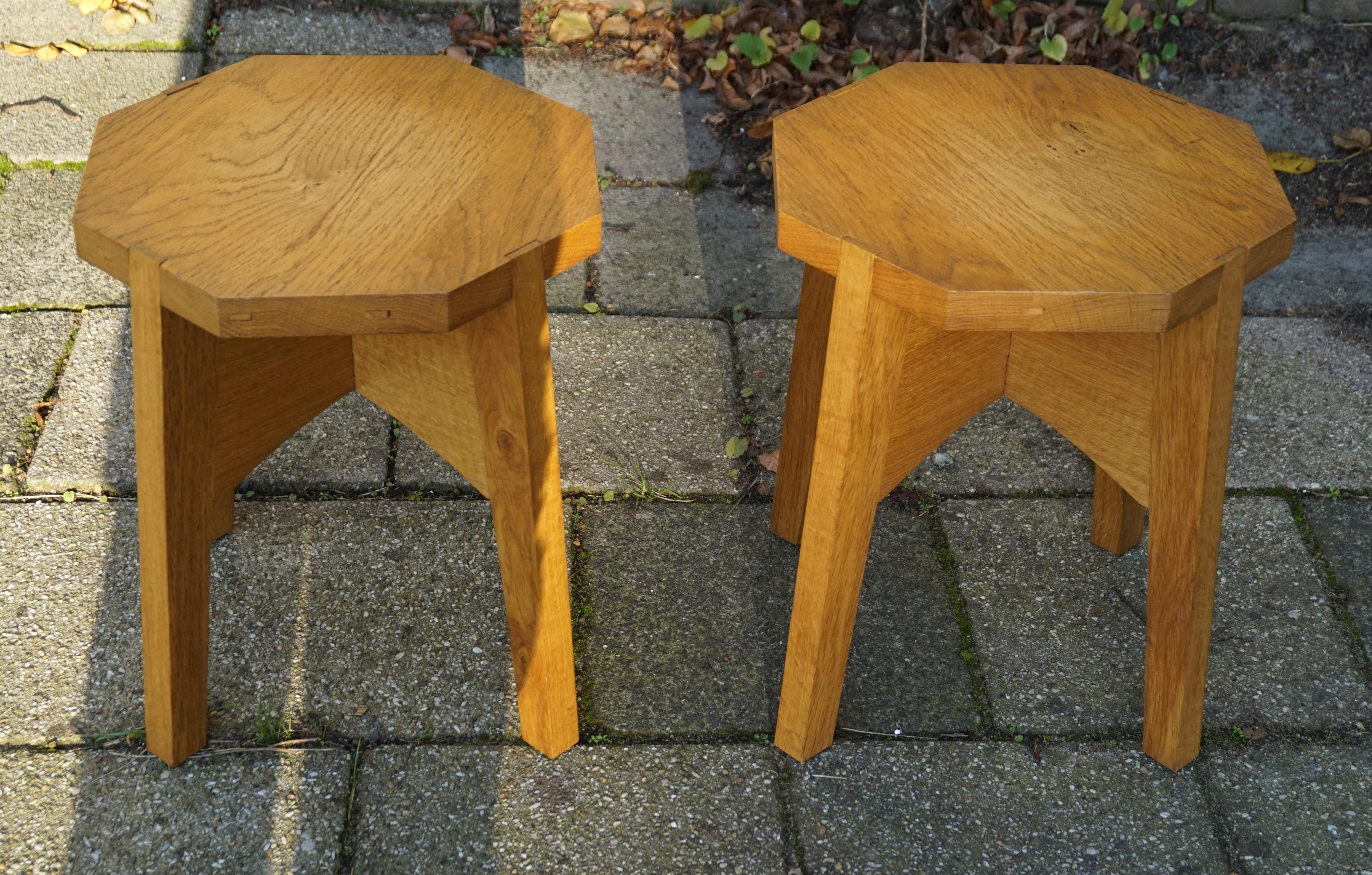 Pair of Midcentury Made, Dismantable Solid Oak End Tables of Excellent Condition For Sale 1