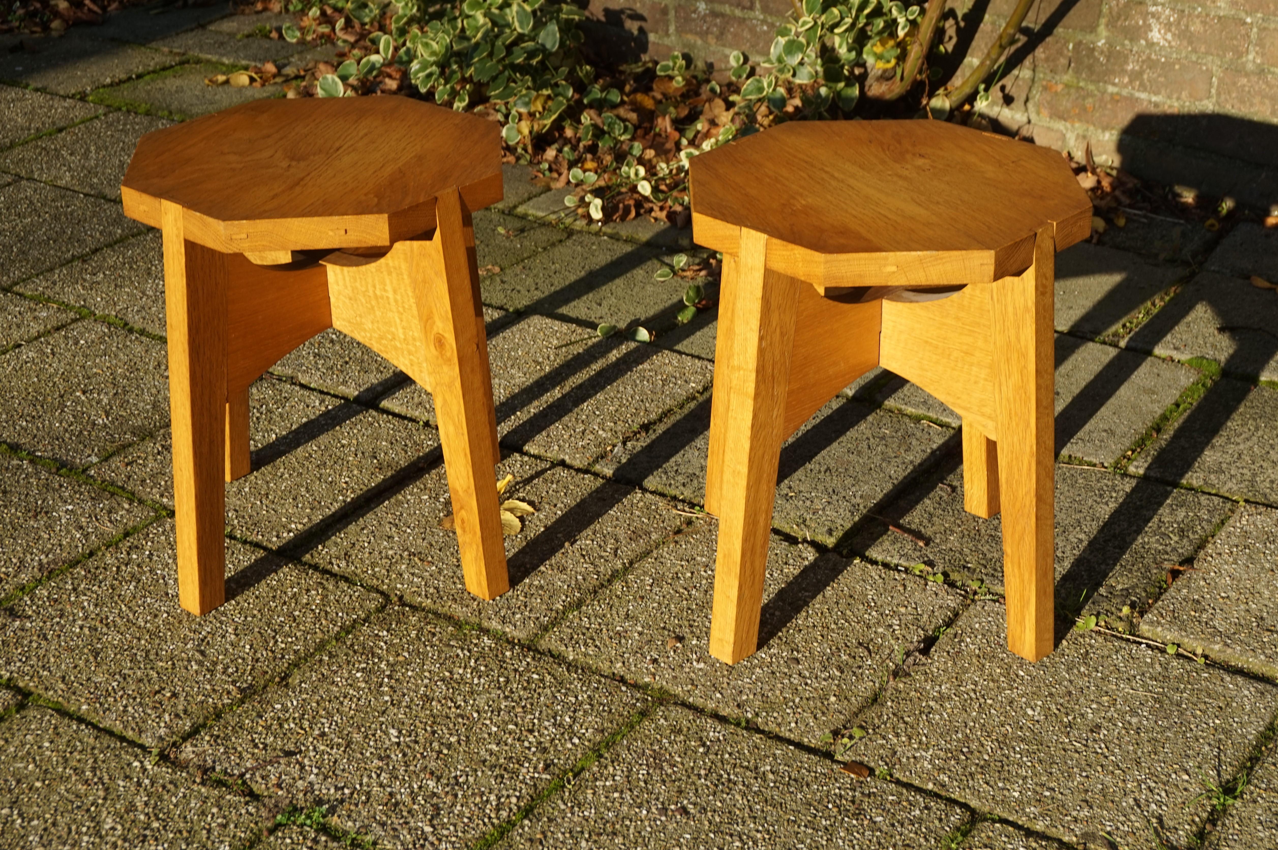 Pair of Midcentury Made, Dismantable Solid Oak End Tables of Excellent Condition For Sale 2