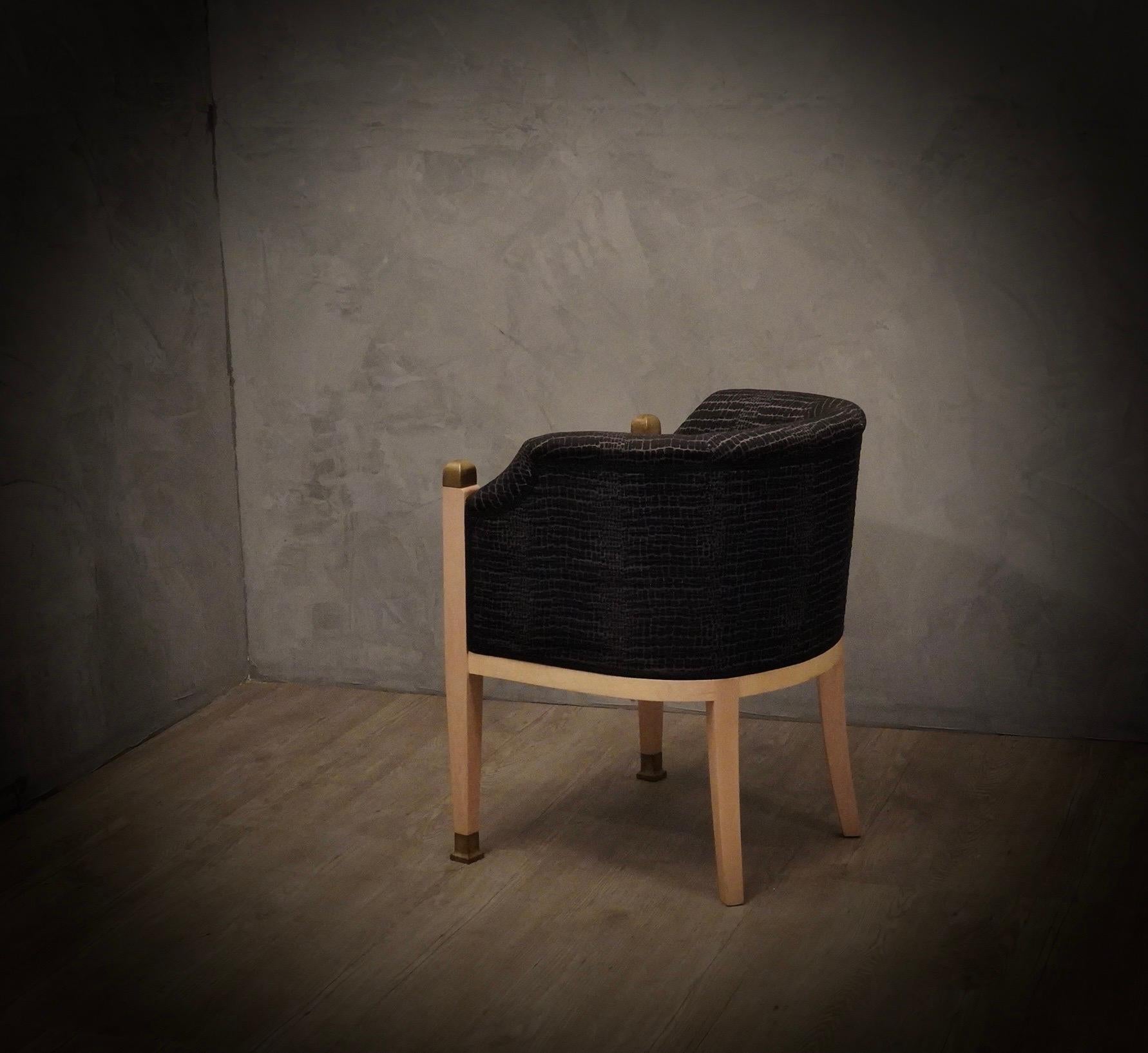 Fauteuils club autrichiens du milieu du siècle en érable, laiton et tissu, 1940 en vente 2