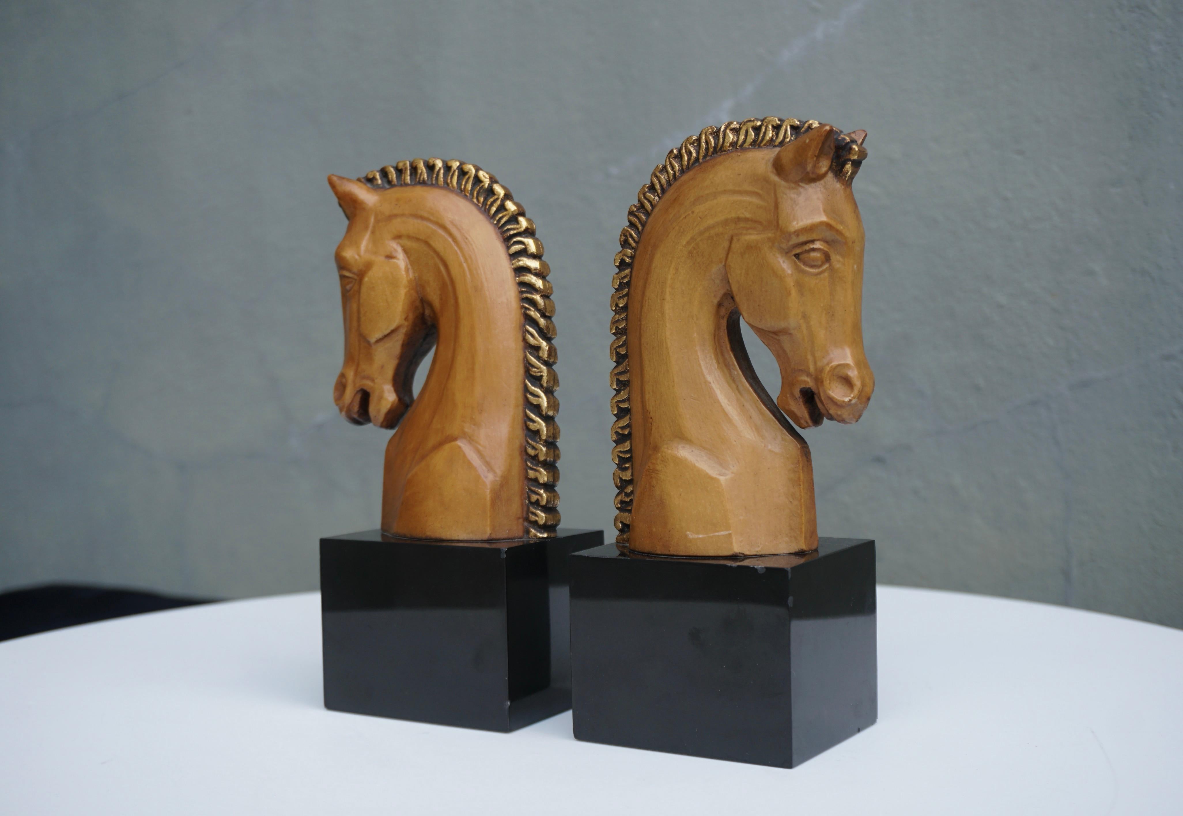 Pair of Midcentury Marble and Wooden Horse Head Bookends In Good Condition For Sale In Antwerp, BE
