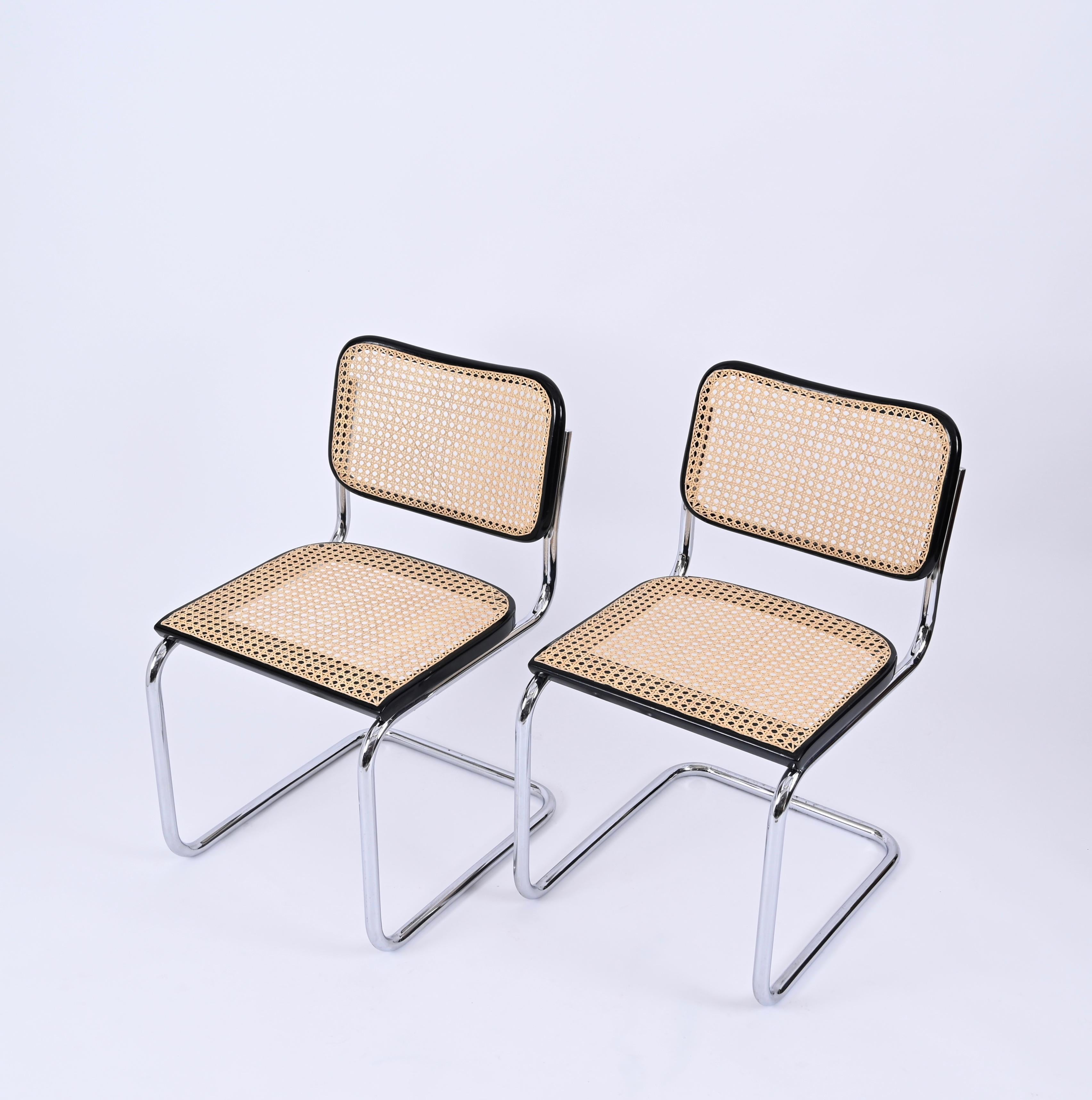 Ensemble de deux magnifiques chaises en métal chromé et rotin du milieu du siècle dernier 