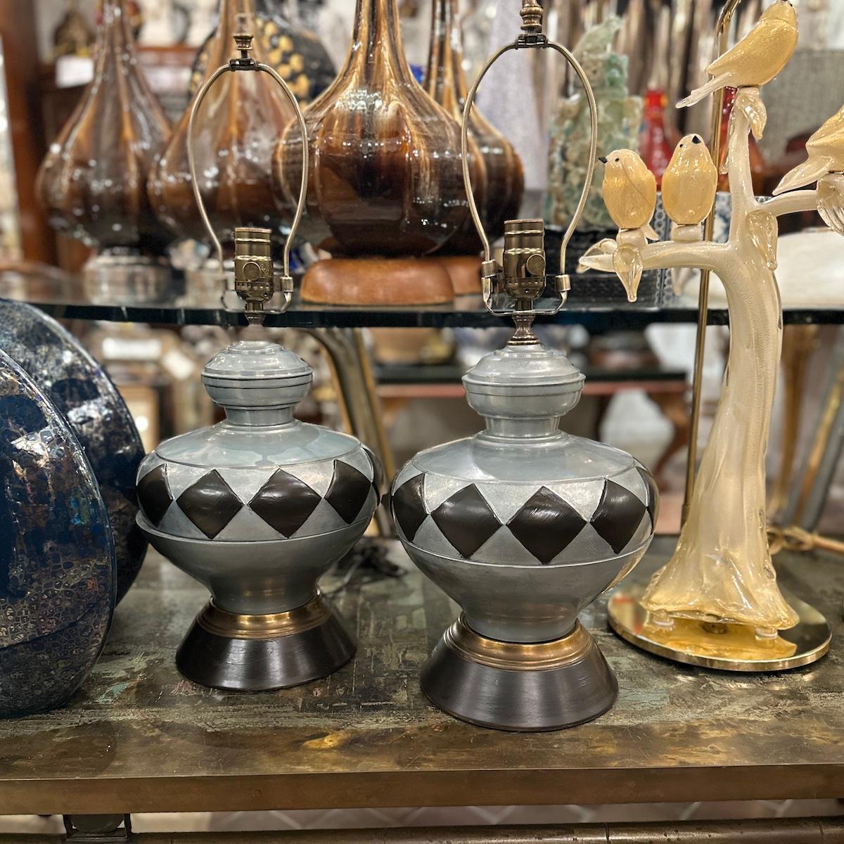 Milieu du XXe siècle Paire de lampes en métal du milieu du siècle en vente