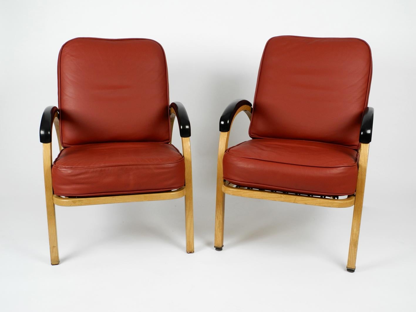 Pair of beautiful very rare Mid-Century Modern armchairs from the 1940s.
Beautiful design. Design Norman Bel Geddes, produced by Simmons Company. Made in USA. Frame made of square steel tubes, still in original beige color. Seat and back were