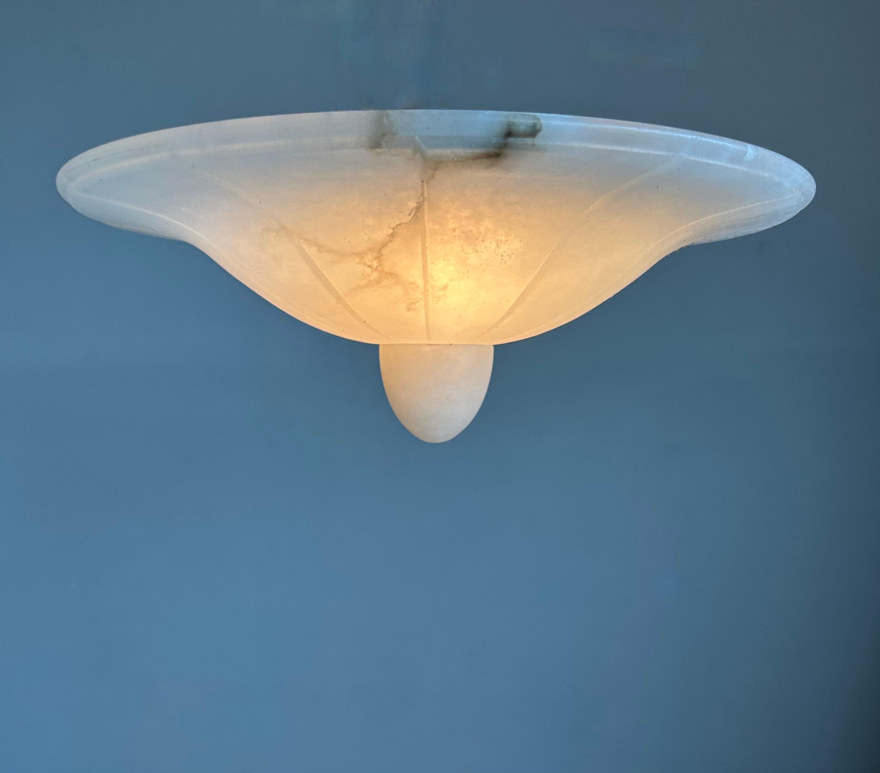 Paire d'affleurants / de lampes à suspension en albâtre de style Art Déco du milieu du siècle dernier en vente 2