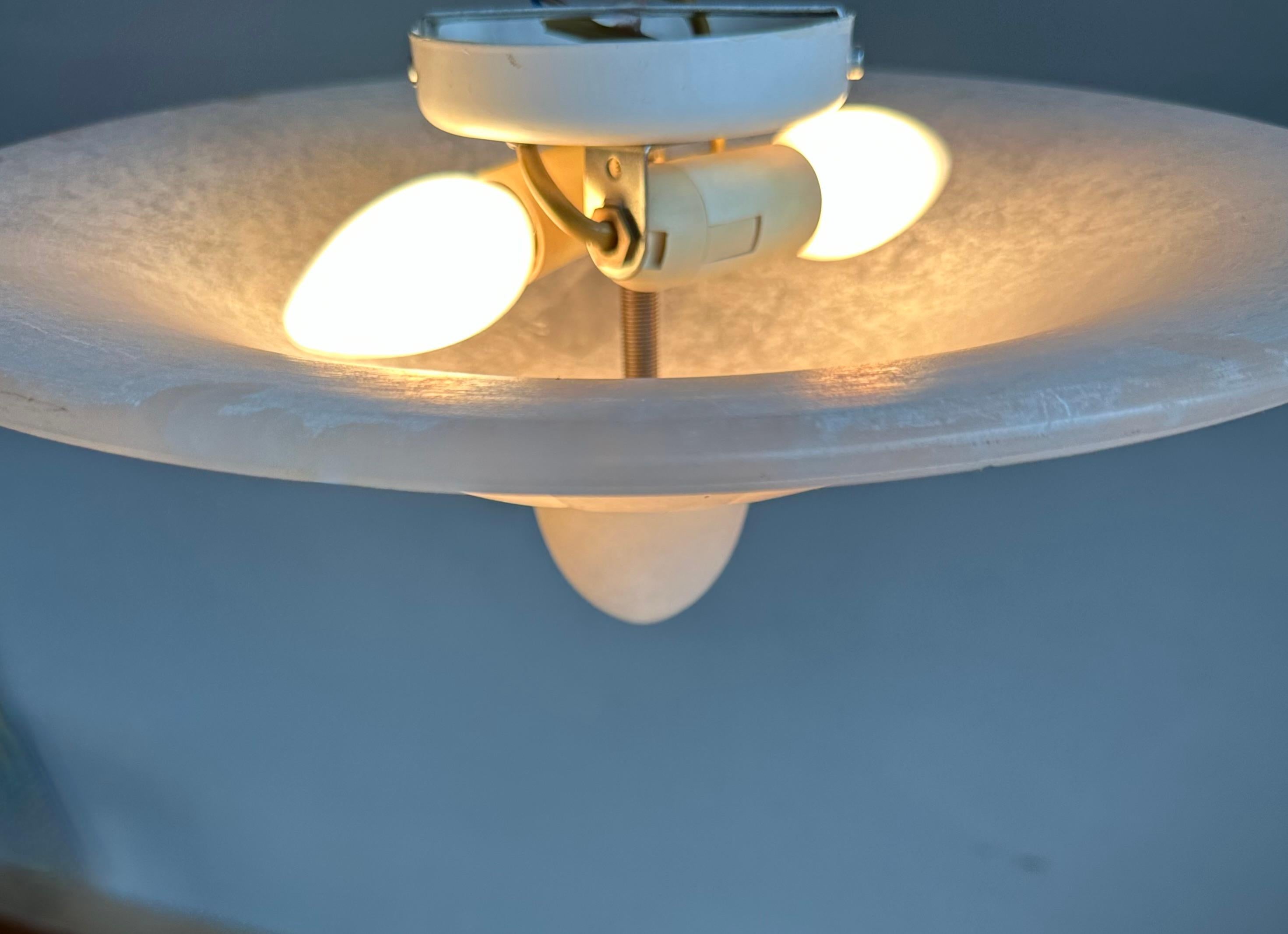 Paire d'affleurants / de lampes à suspension en albâtre de style Art Déco du milieu du siècle dernier en vente 4