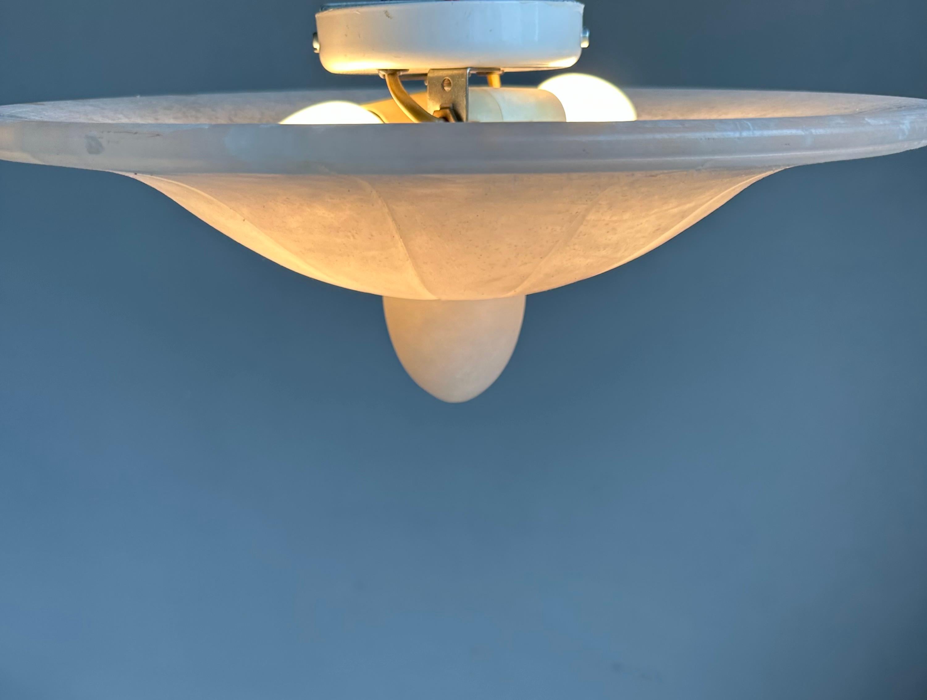 Paire d'affleurants / de lampes à suspension en albâtre de style Art Déco du milieu du siècle dernier en vente 5