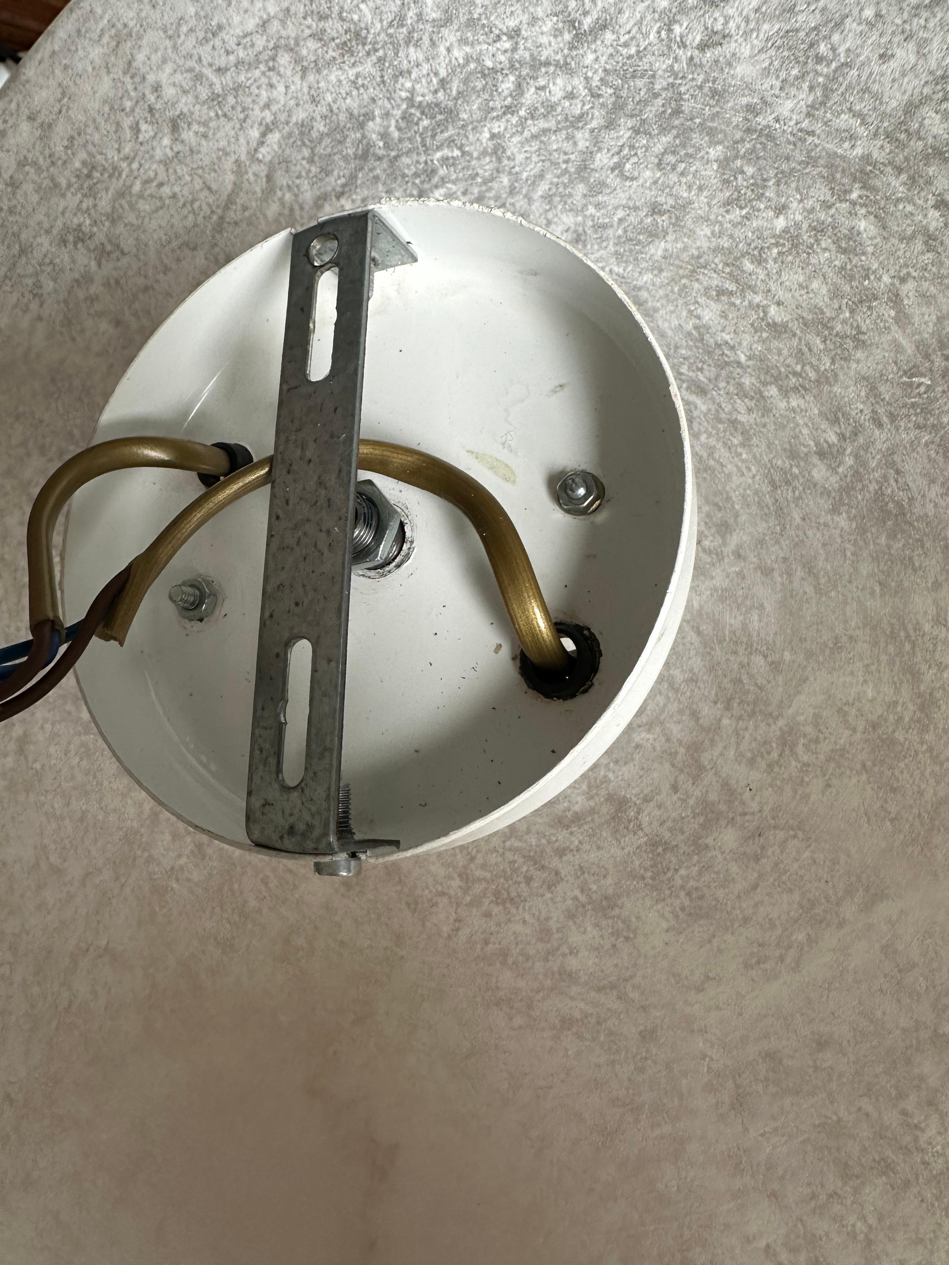 Paire d'affleurants / de lampes à suspension en albâtre de style Art Déco du milieu du siècle dernier en vente 8