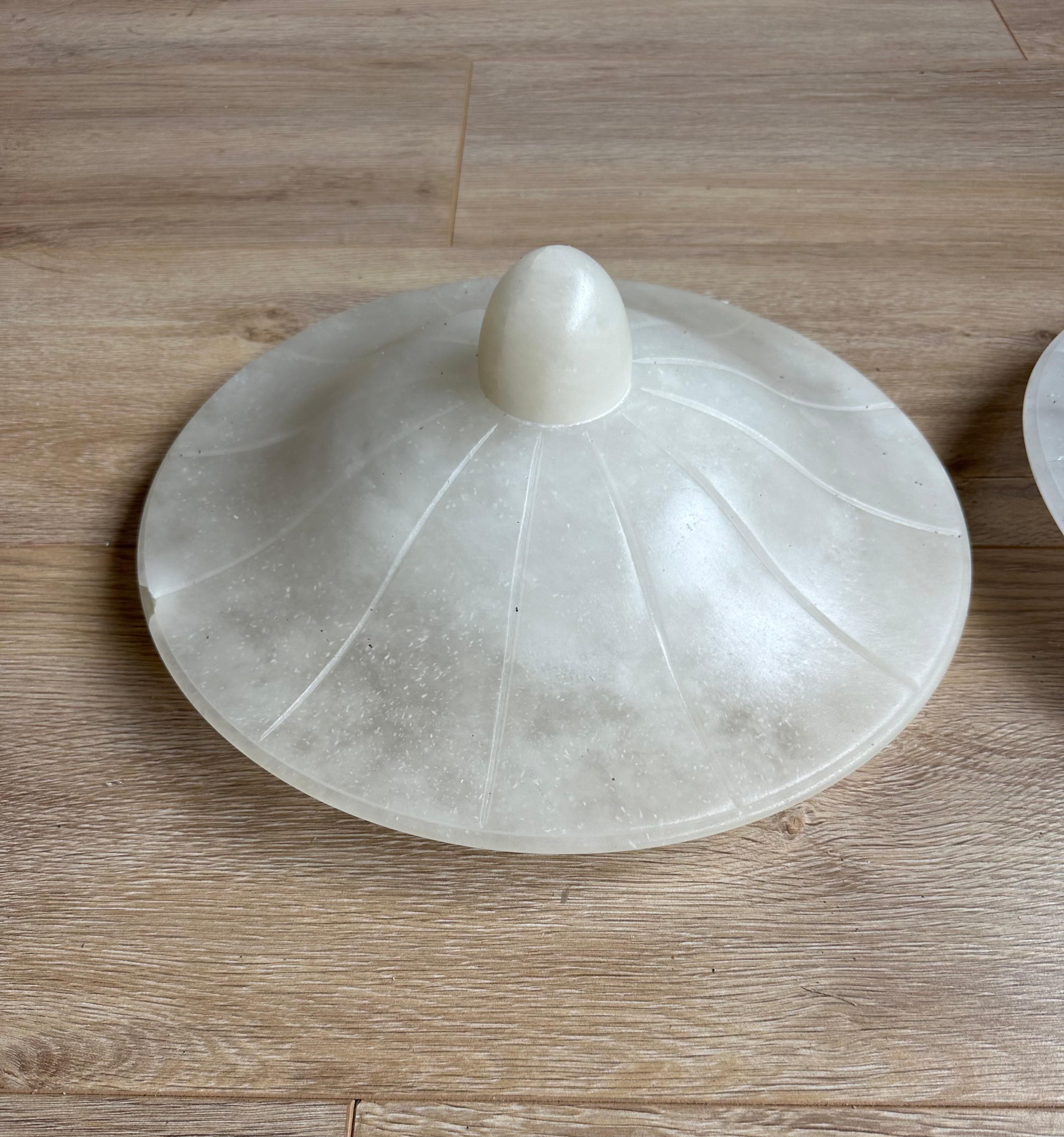 Fait main Paire d'affleurants / de lampes à suspension en albâtre de style Art Déco du milieu du siècle dernier en vente