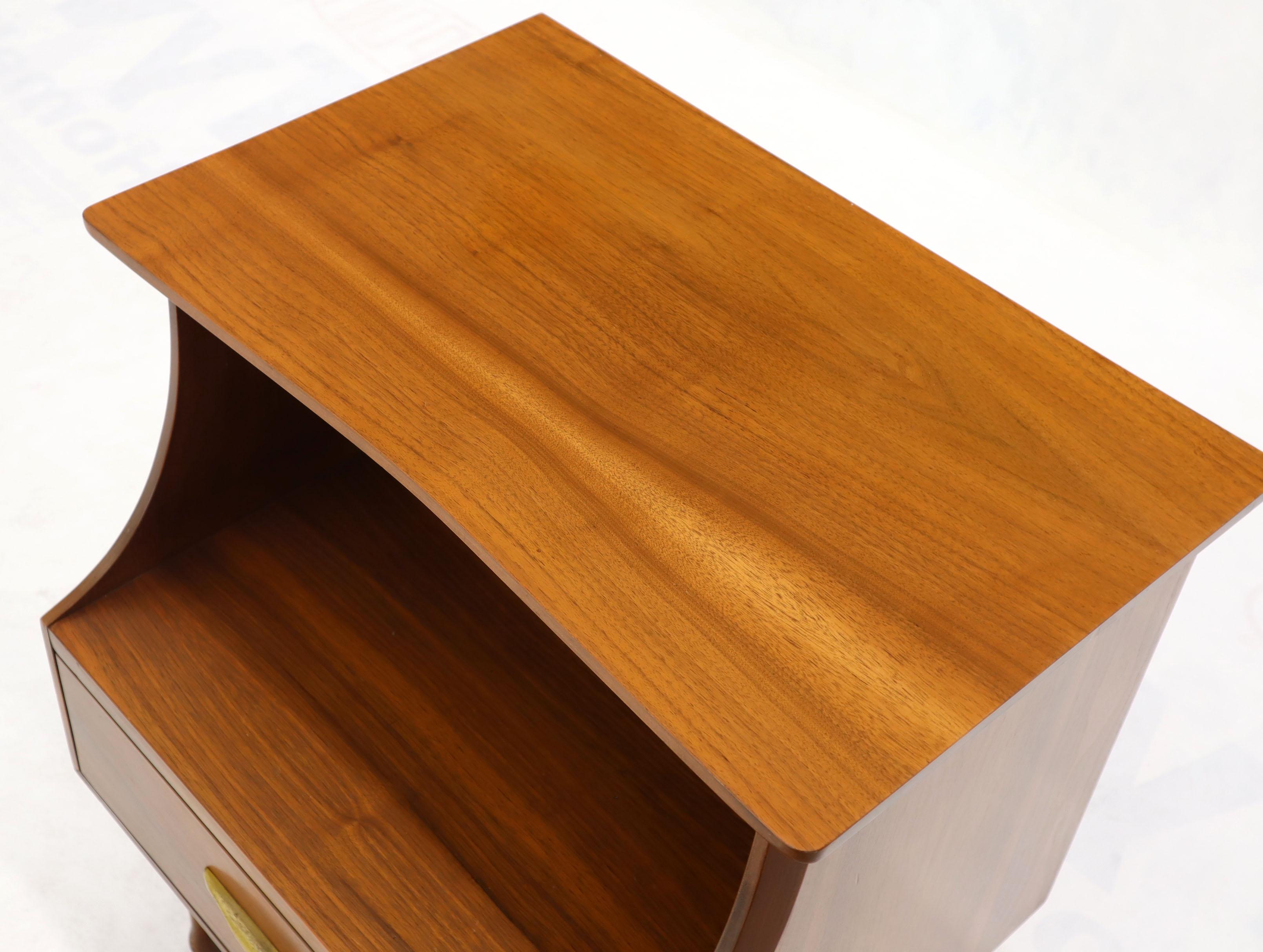 Ein-Schubladen-Nachttische aus hellem Walnussholz, Mid-Century Modern, Paar im Angebot 3