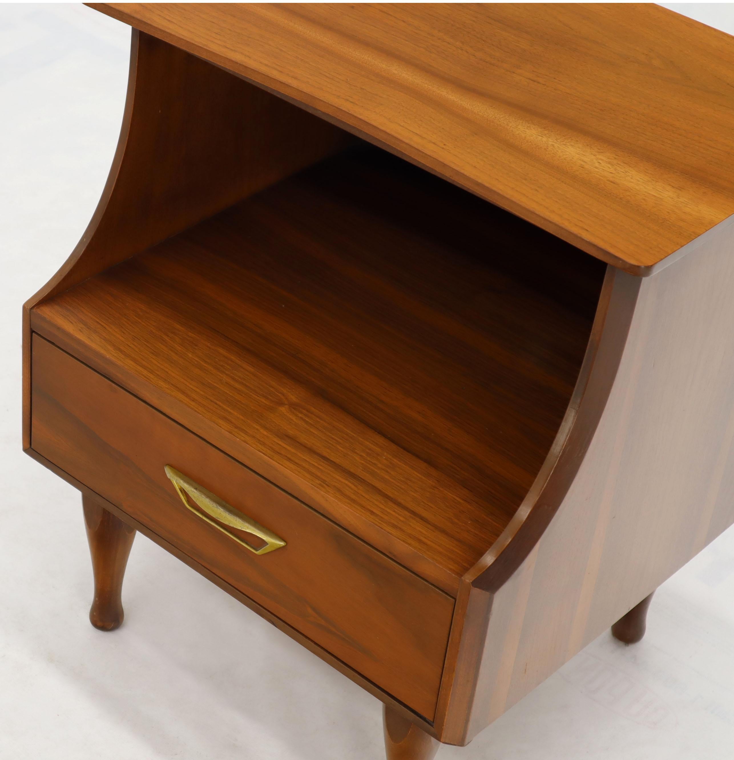 Pair of Midcentury Modern Light Walnut One Drawer Step Nightstands In Good Condition For Sale In Rockaway, NJ