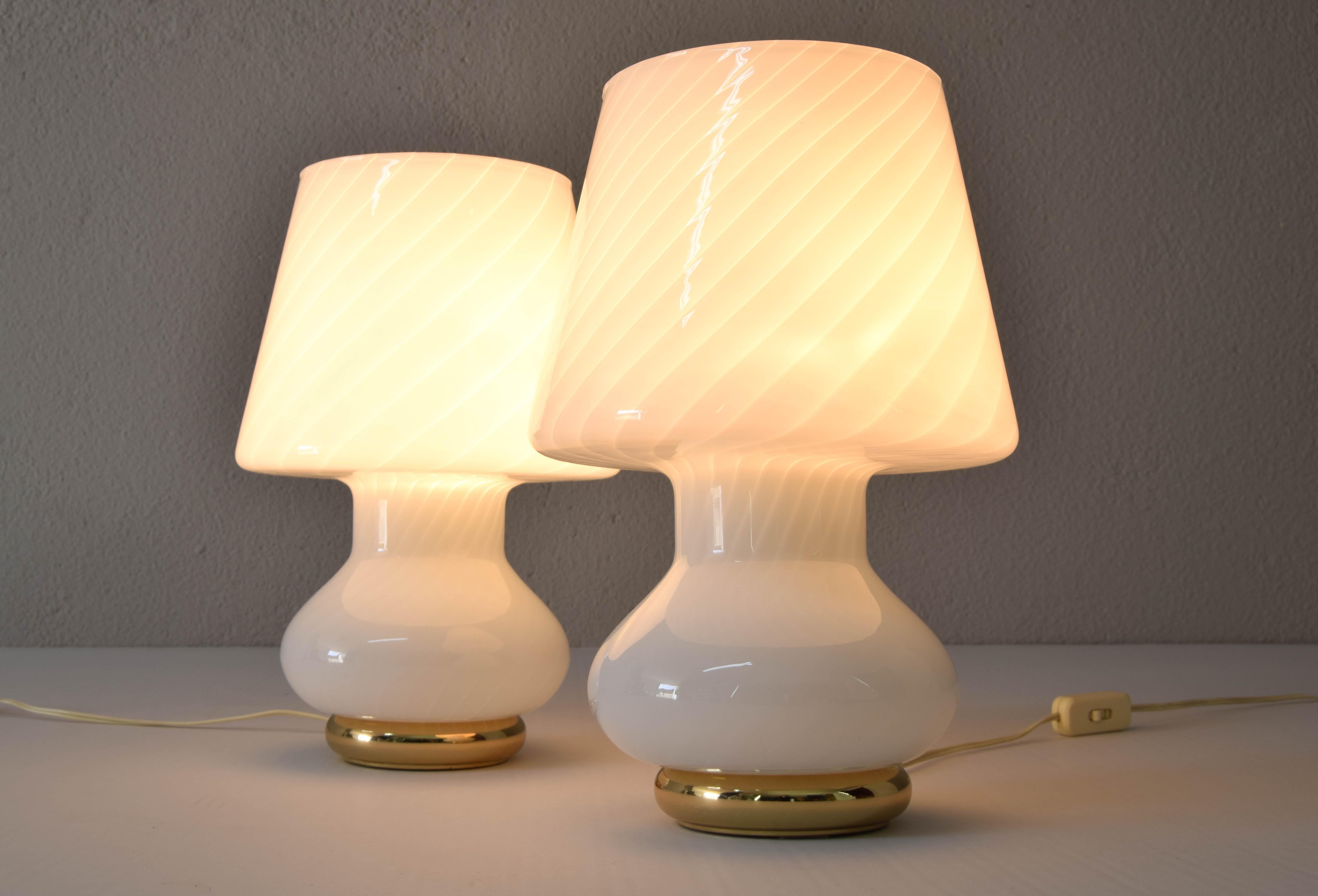 Pair of MidCentury Modern Murano Glass Mushroom Table Lamps for Vetri Italy 1960 In Good Condition For Sale In Escalona, Toledo