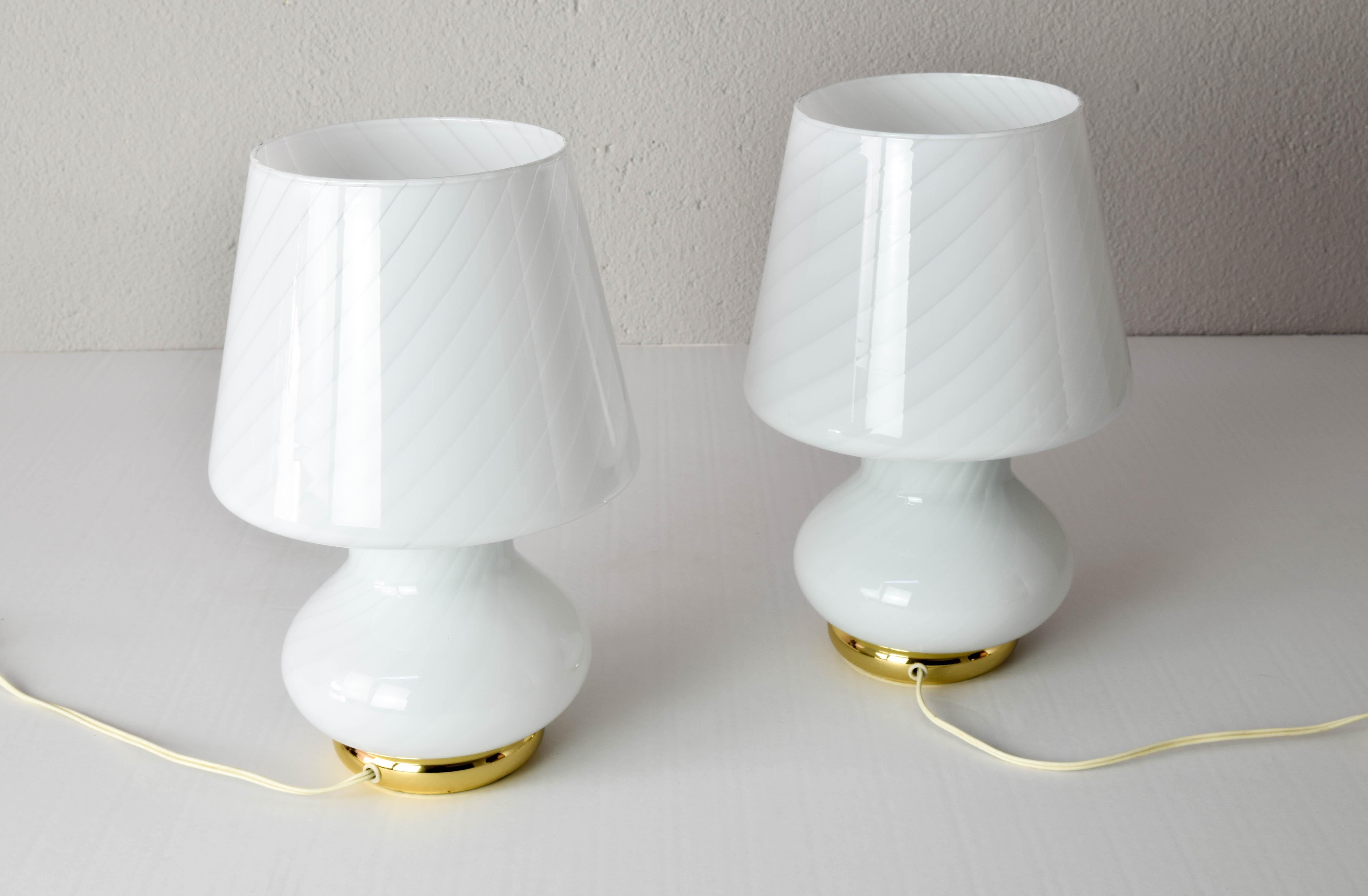Zwei moderne Pilz-Tischlampen aus Muranoglas aus der Mitte des Jahrhunderts für Vetri Italien 1960 im Angebot 1