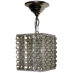 Paire de pendentifs en verre moulé du milieu du siècle, vendus individuellement