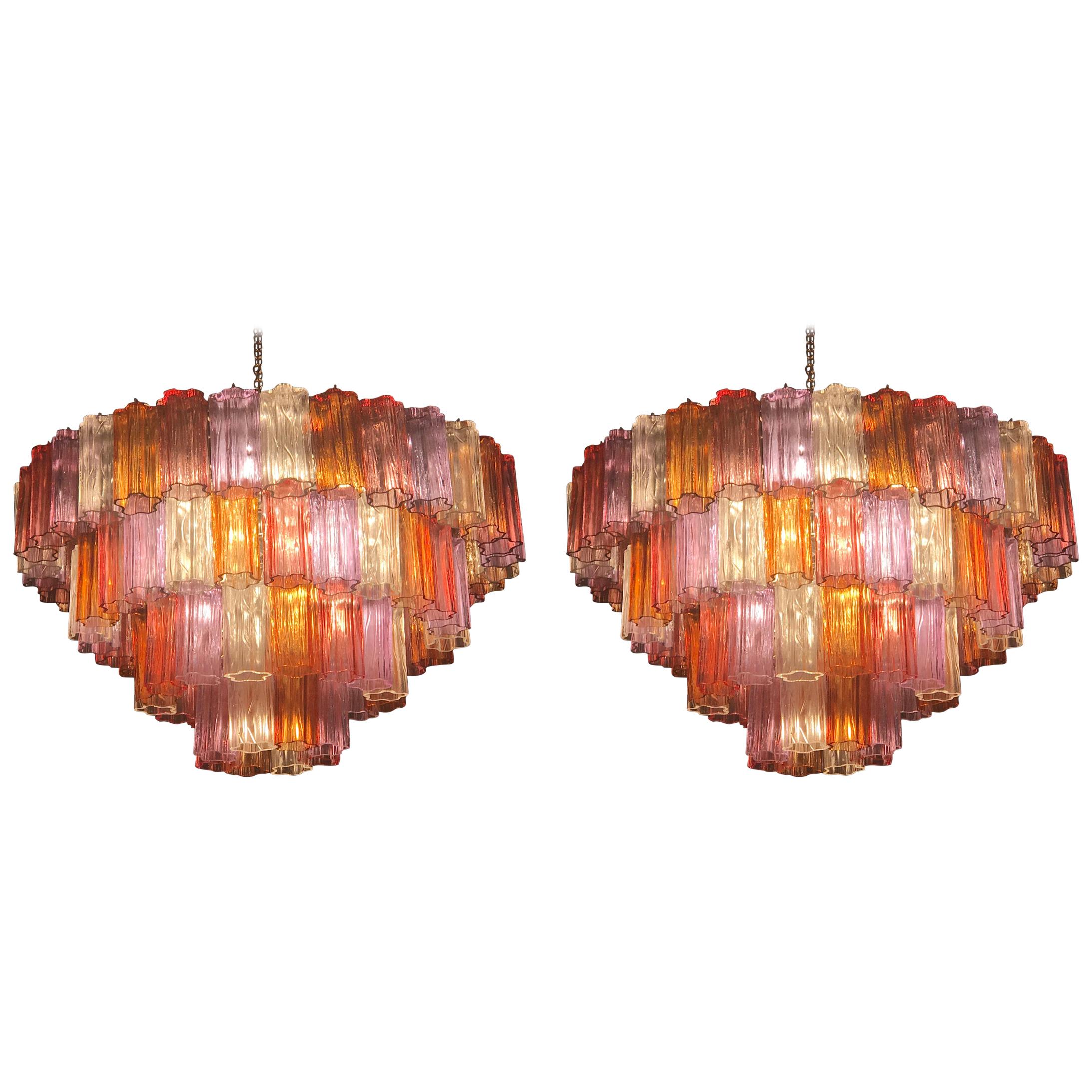 Ein Paar mehrfarbige Muranoglas-Kronleuchter aus der Mitte des Jahrhunderts von Zuccheri für Venini im Angebot