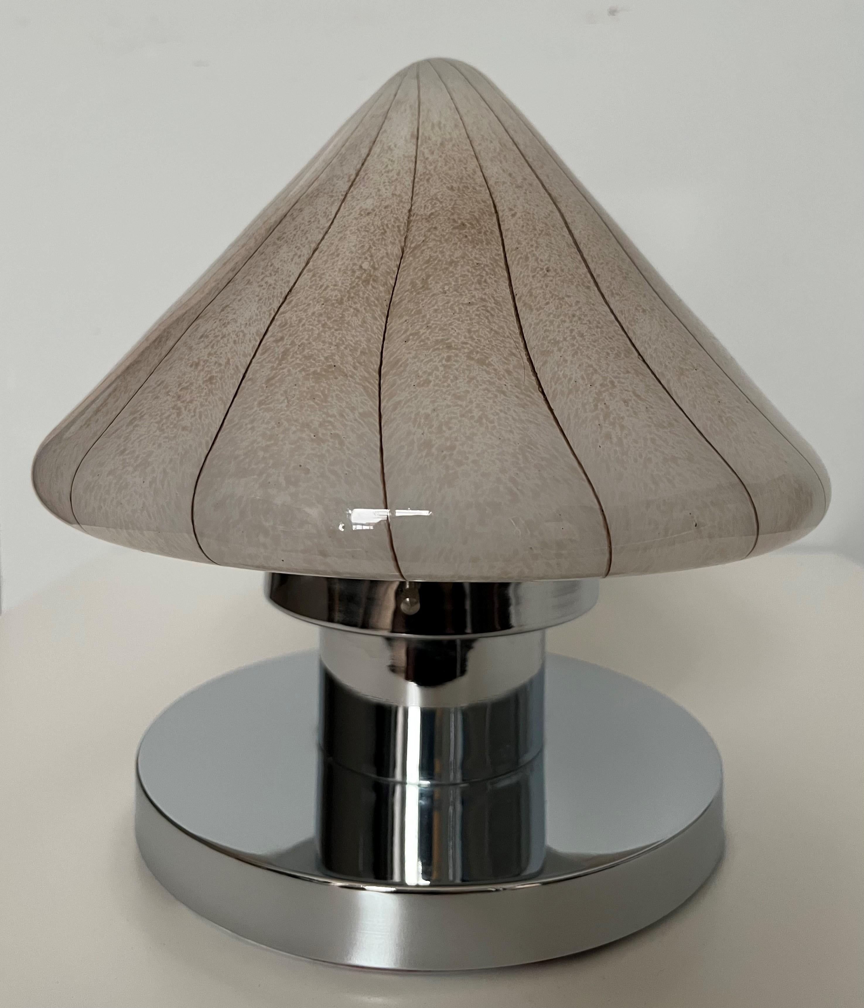 Verre de Murano Paire de lampes de bureau italiennes du milieu du siècle dernier en verre de Murano et chrome, 1970 en vente