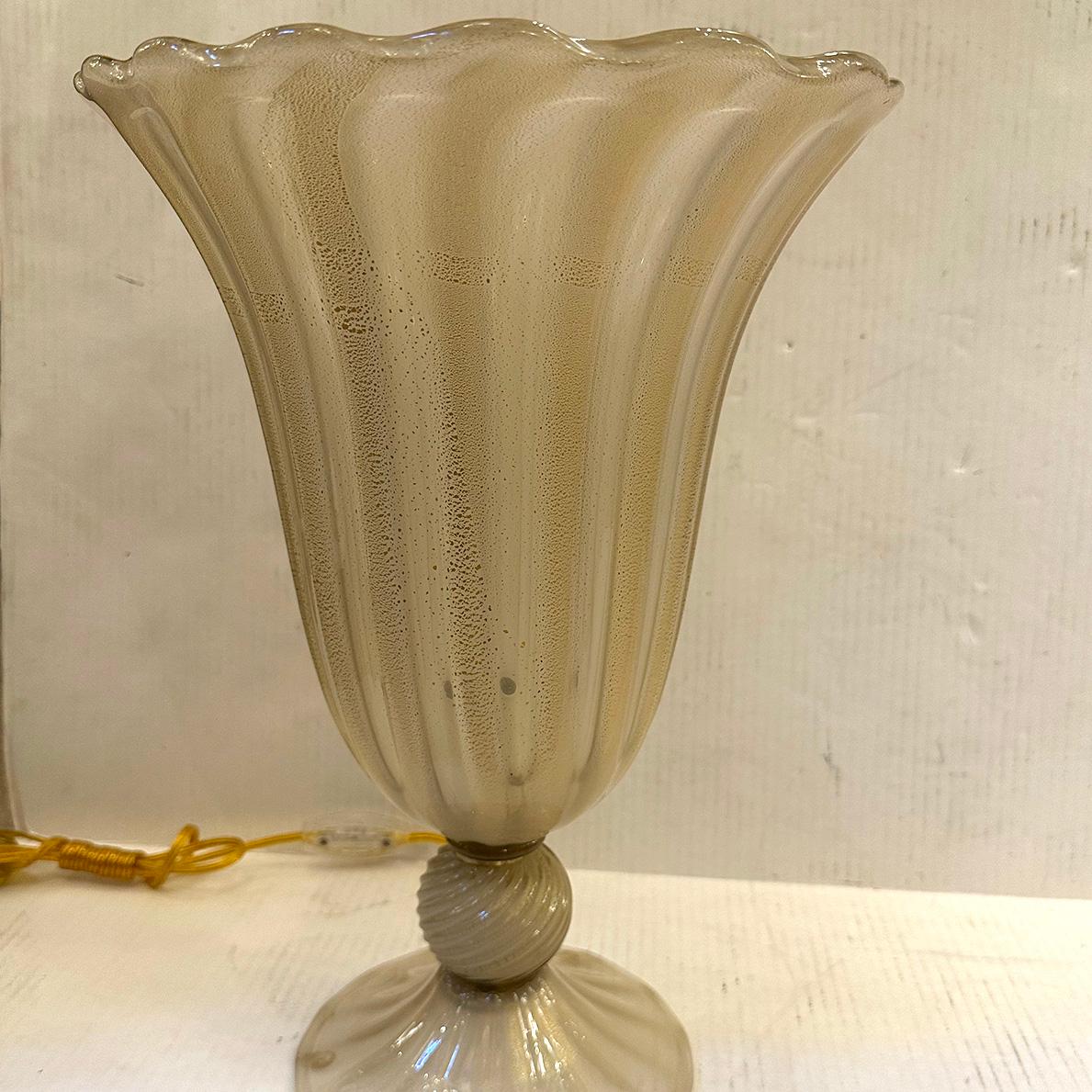 Paire de lampes en verre de Murano du milieu du siècle dernier Bon état - En vente à New York, NY