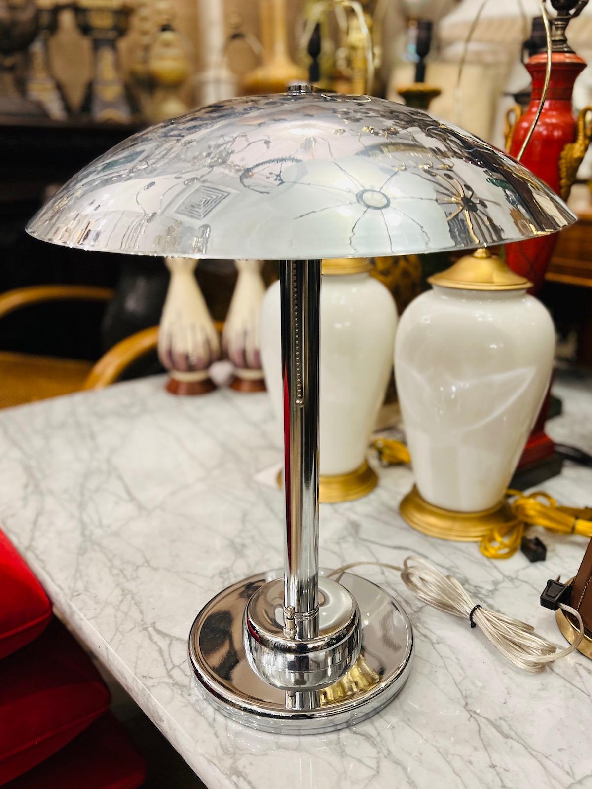 Pair of Midcentury Nickel-Plated Table Lamps In Good Condition In New York, NY
