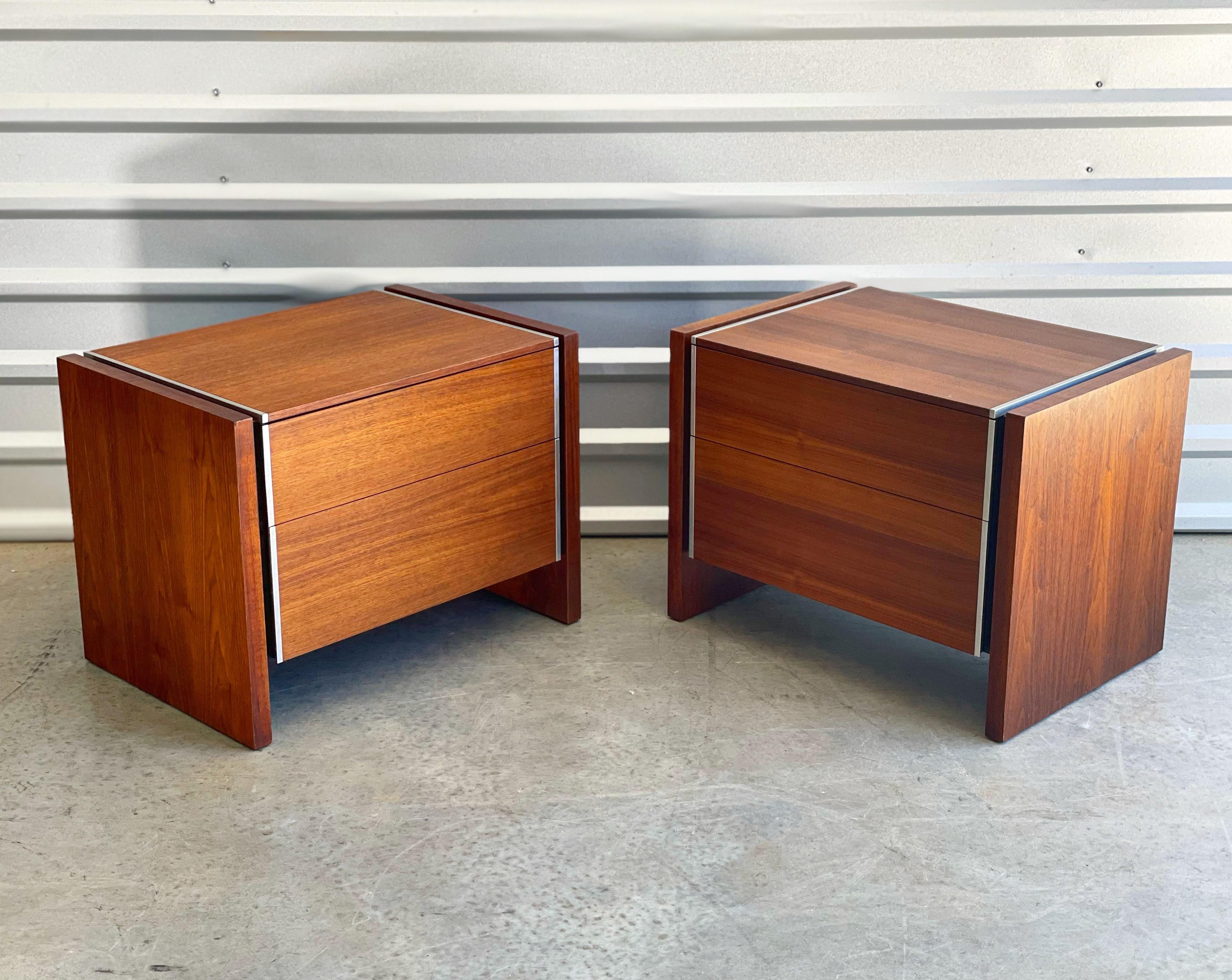 Mid-20th Century Pair of Midcentury Nightstands by Robert Baron for Glenn of California in Walnut