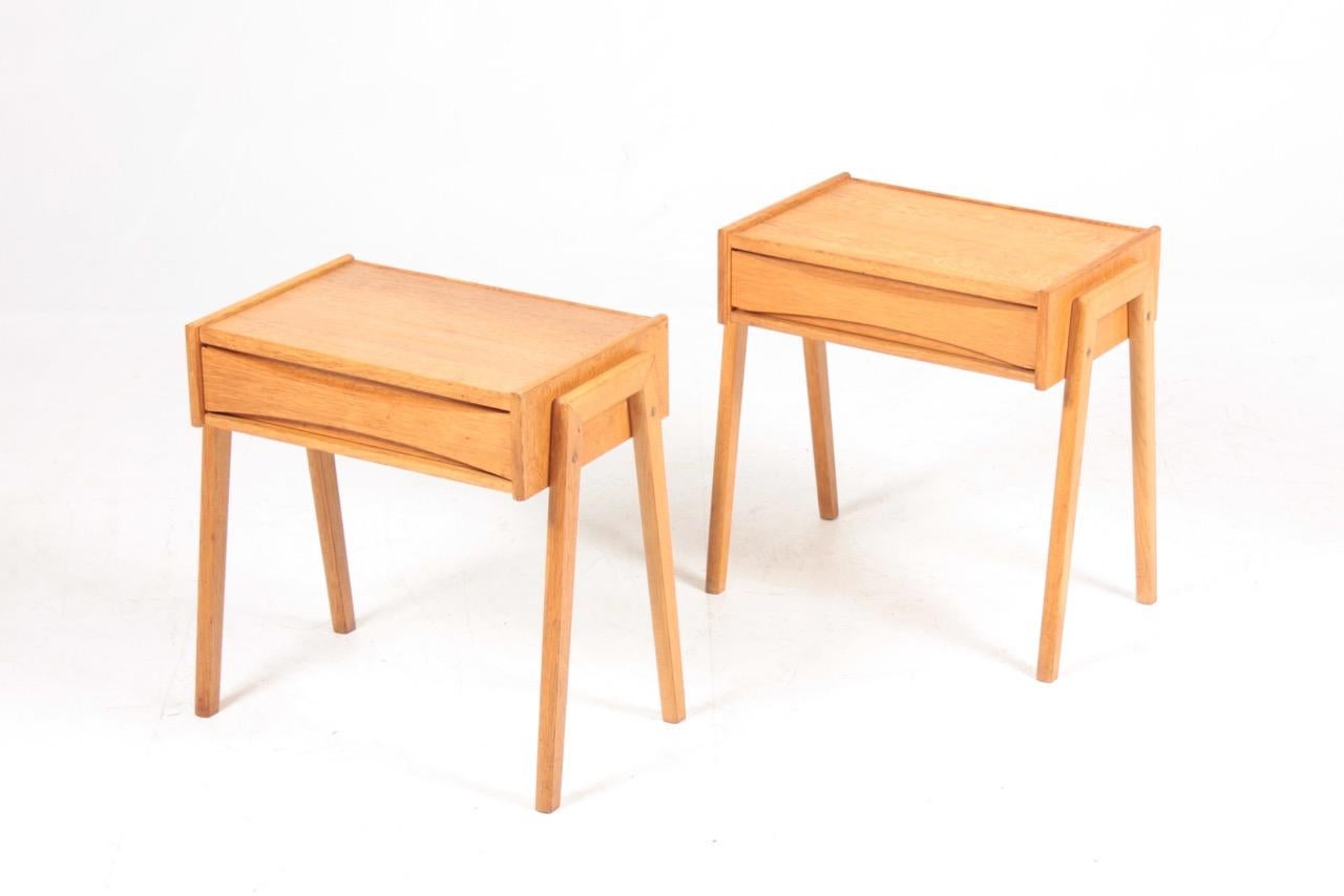 Scandinavian Modern Pair of Midcentury Nightstands in Oak, Danish Design, 1960s