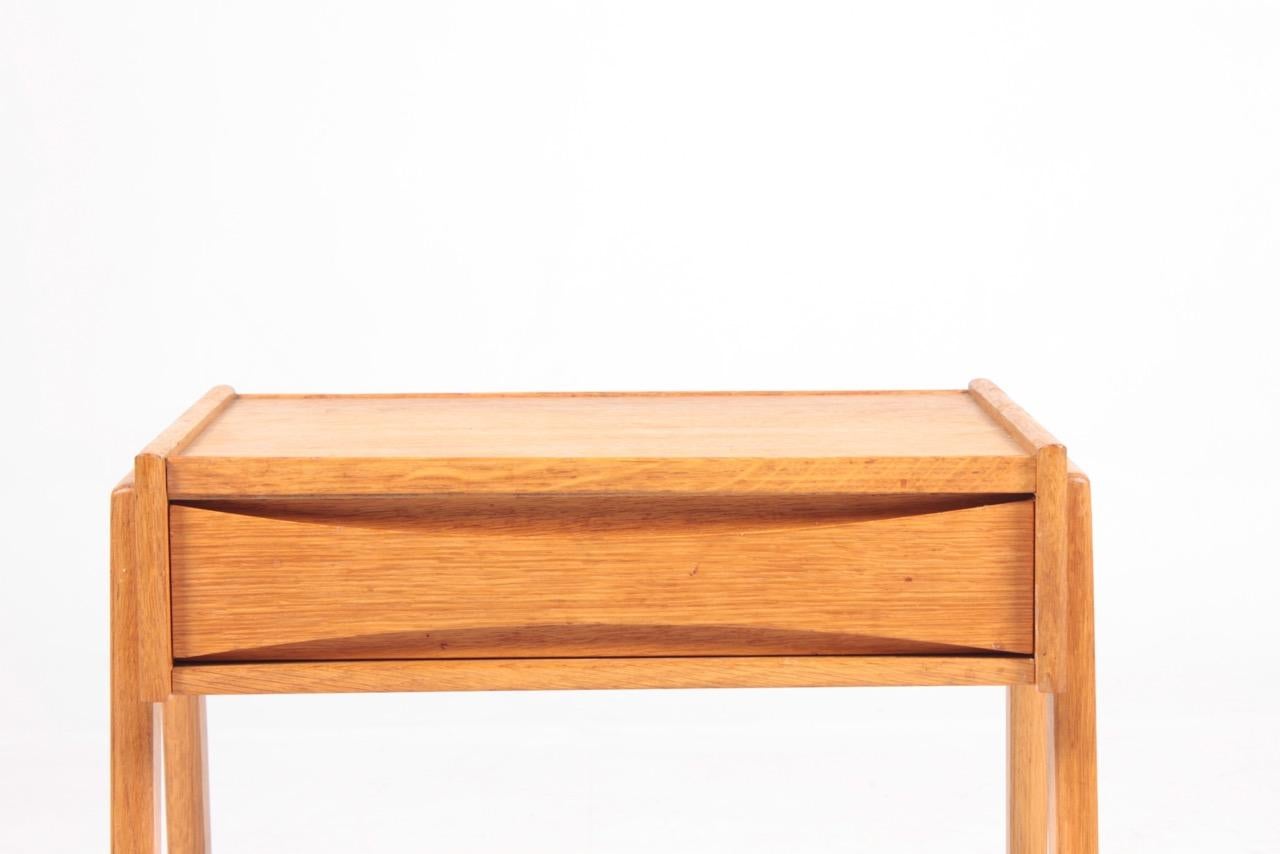Pair of Midcentury Nightstands in Oak, Danish Design, 1960s 3
