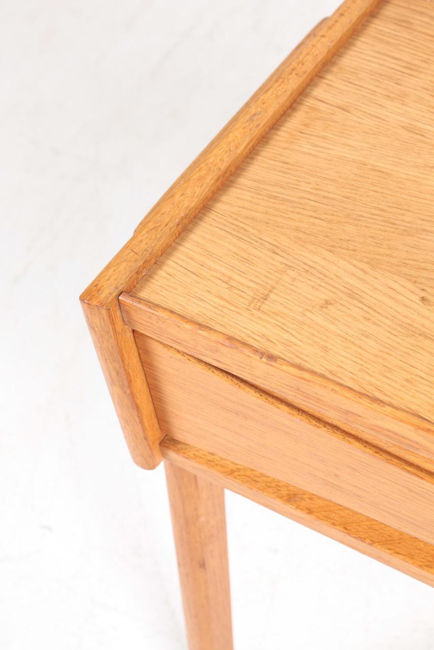 Pair of Midcentury Nightstands in Oak, Danish Design, 1960s 4