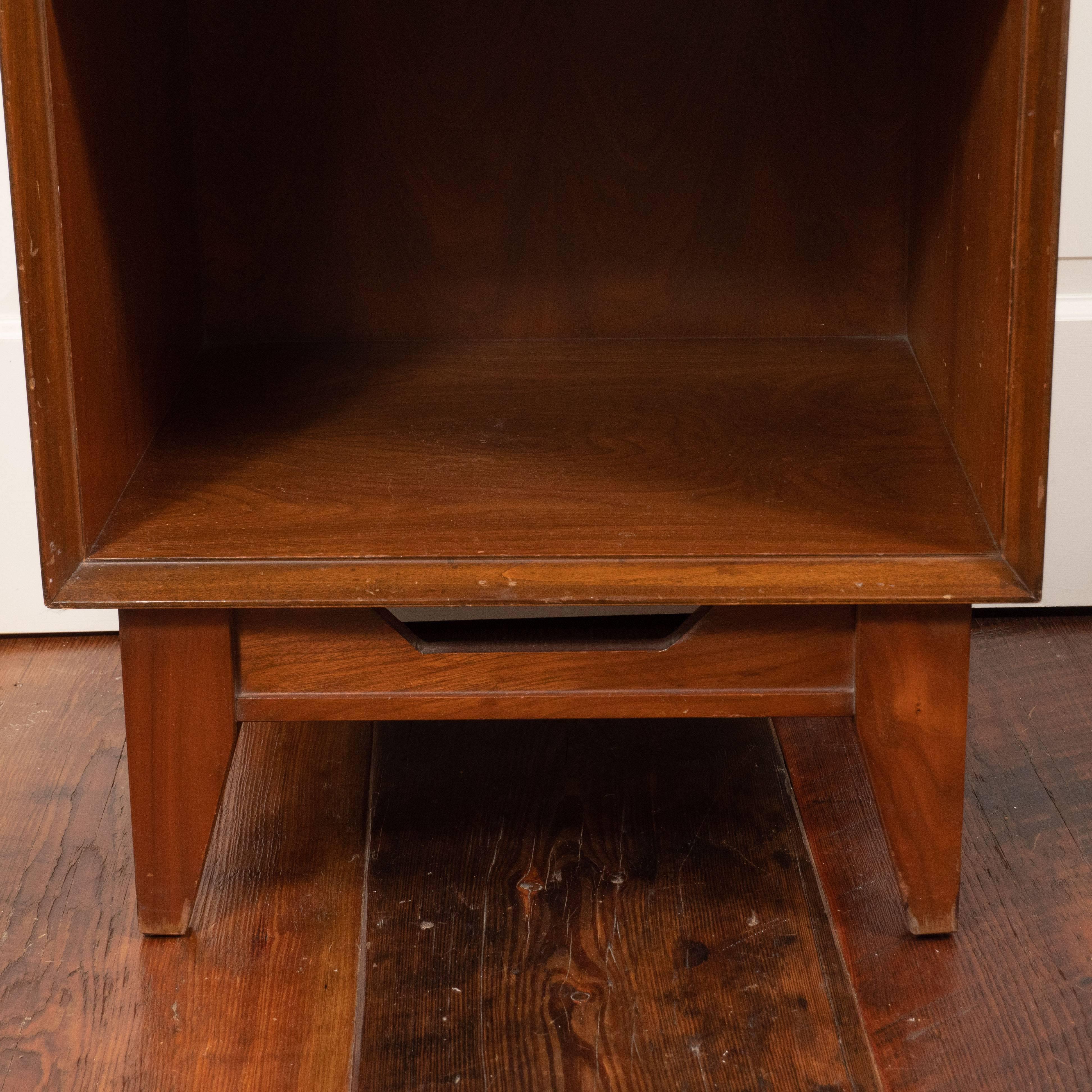 Pair of Midcentury Nightstands with Drawer 6