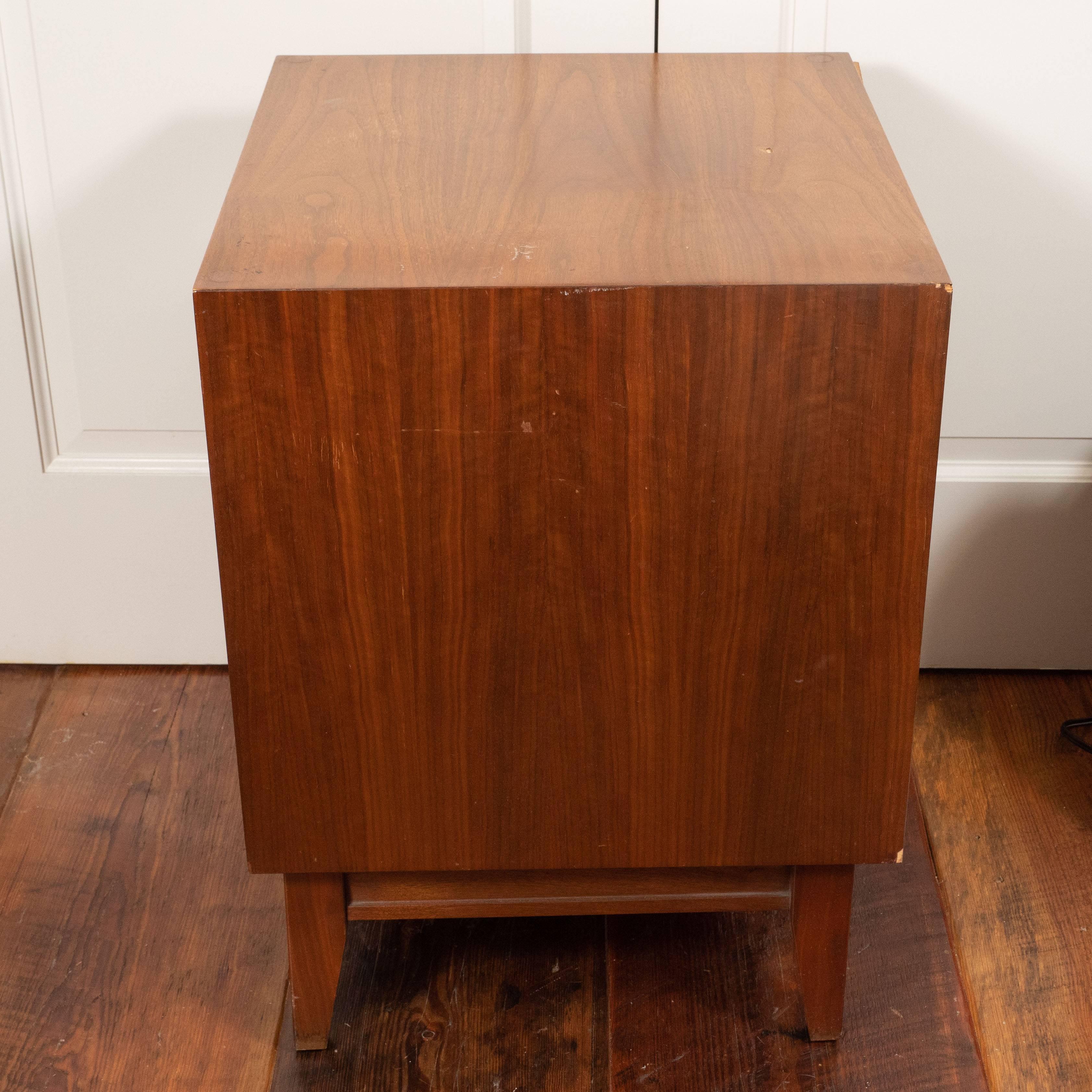 Pair of Midcentury Nightstands with Drawer 7