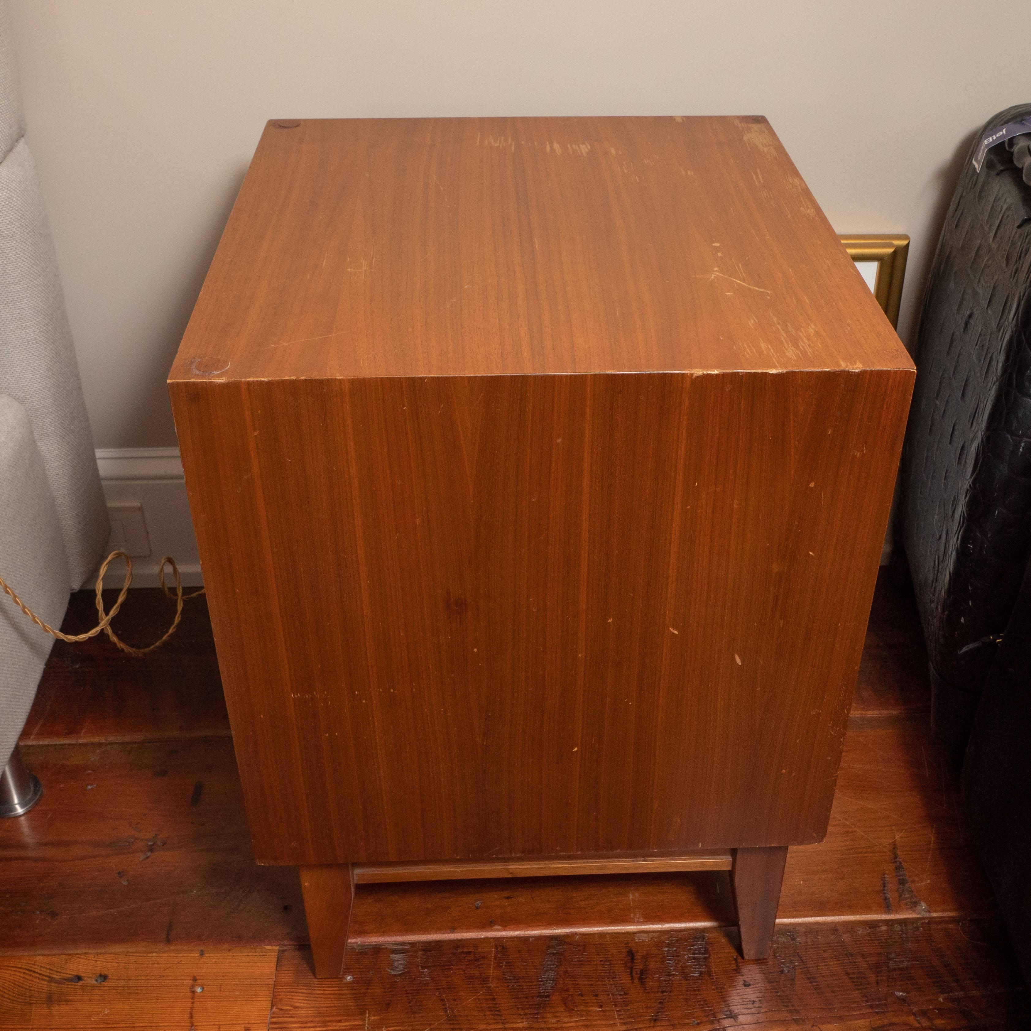 Pair of Midcentury Nightstands with Drawer 3