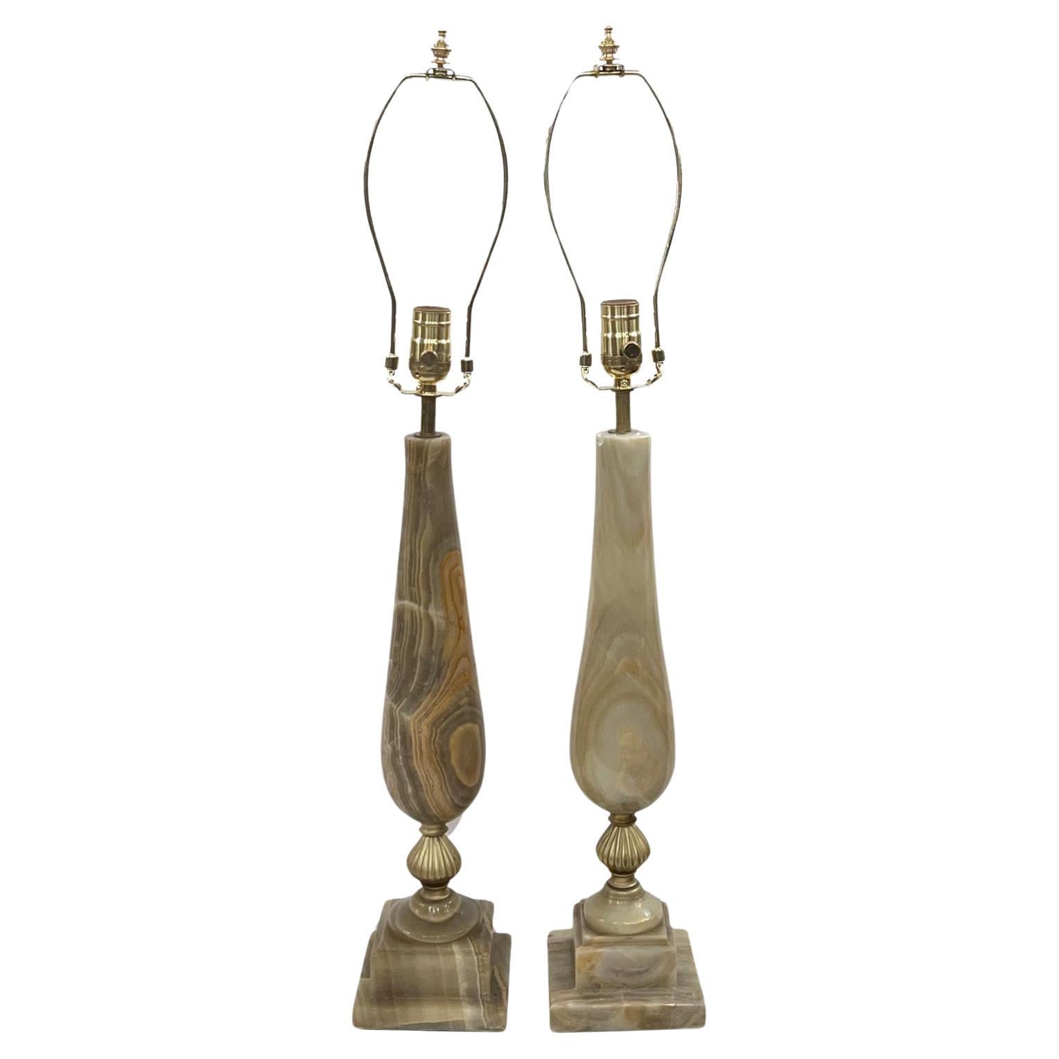 Paire de lampes de table en onyx du milieu du siècle dernier