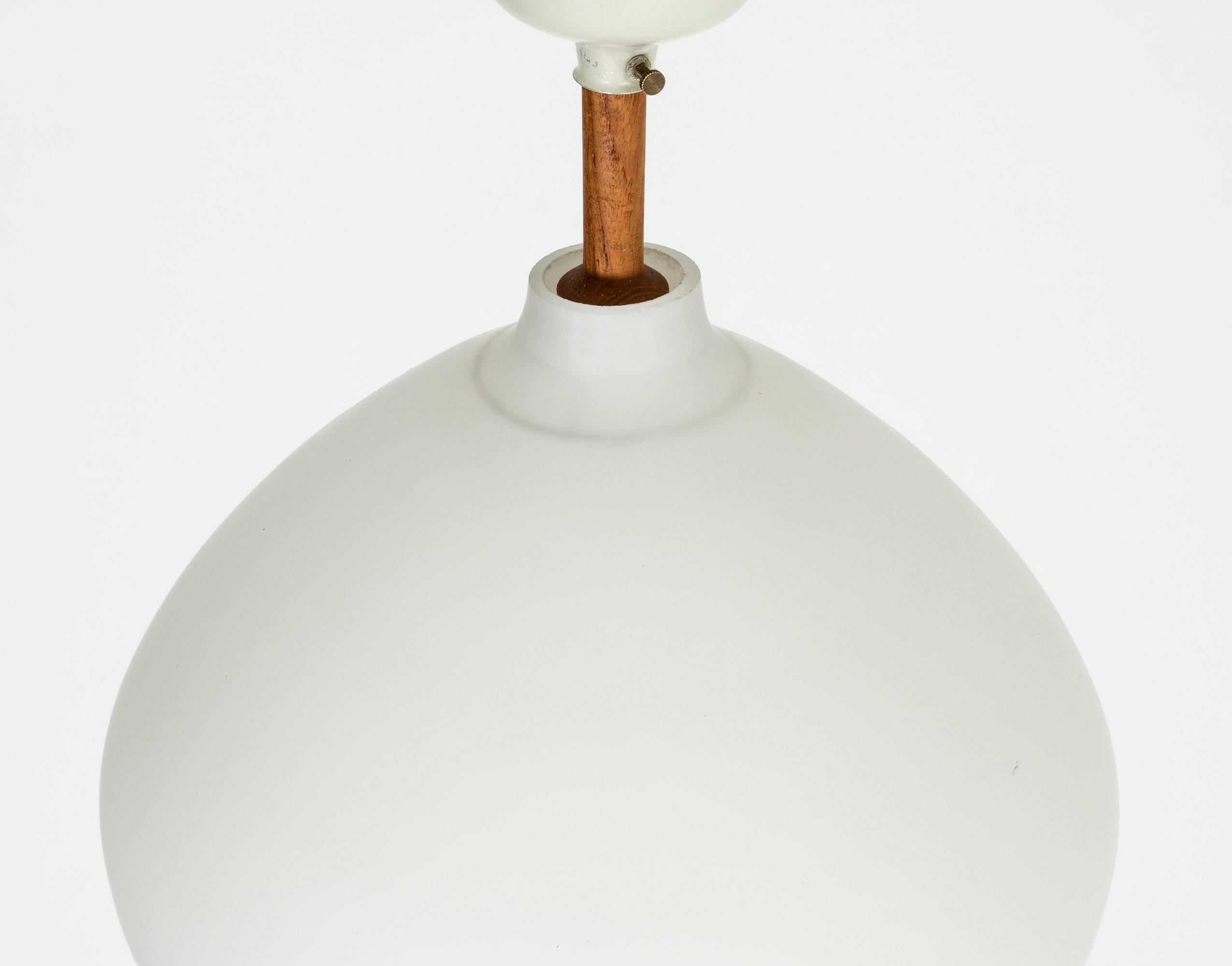 Pair of Midcentury Opaline Glass Lamps by Hans-Agne Jakobsson In Good Condition In Stockholm, SE