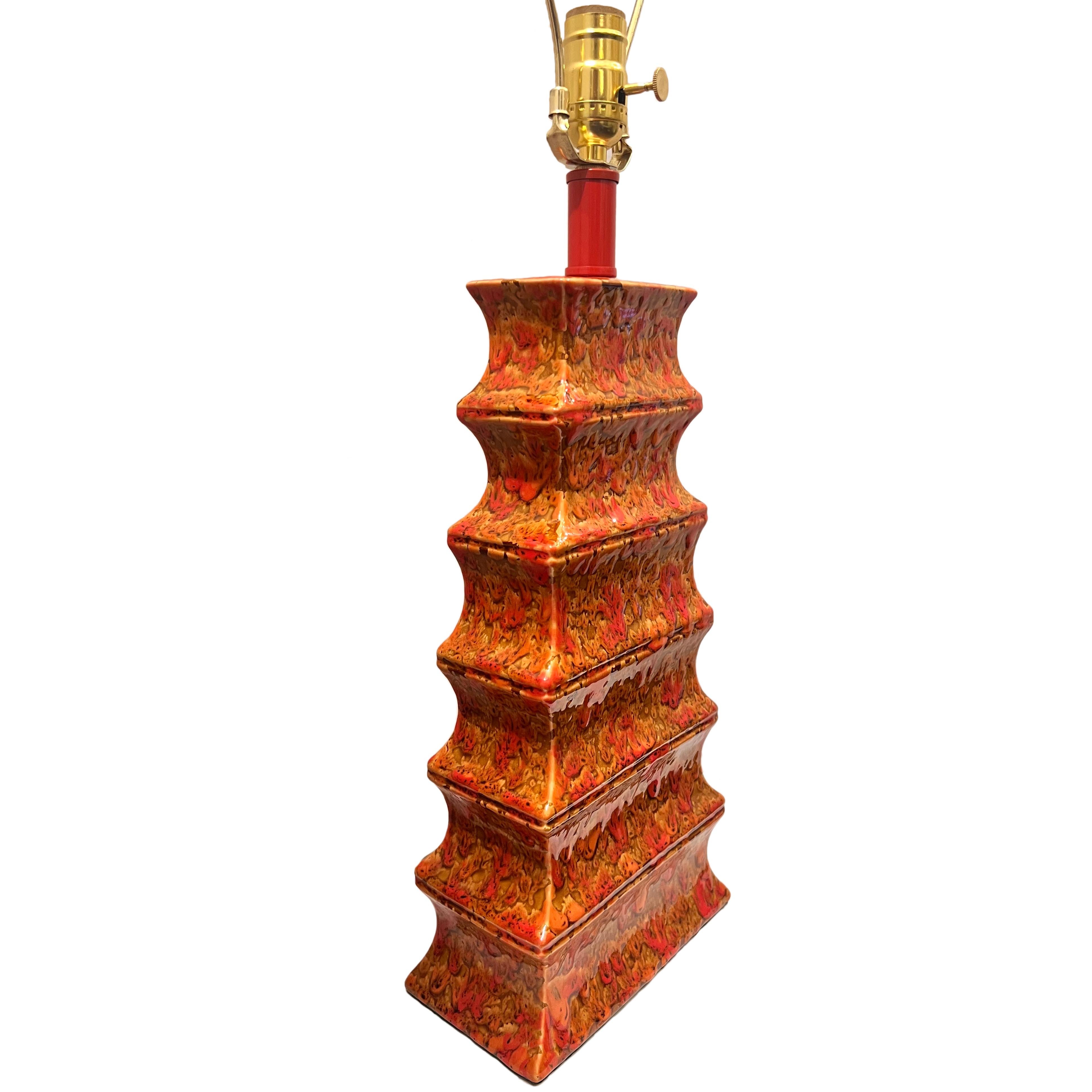 Céramique Paire de lampes orange du milieu du siècle en vente
