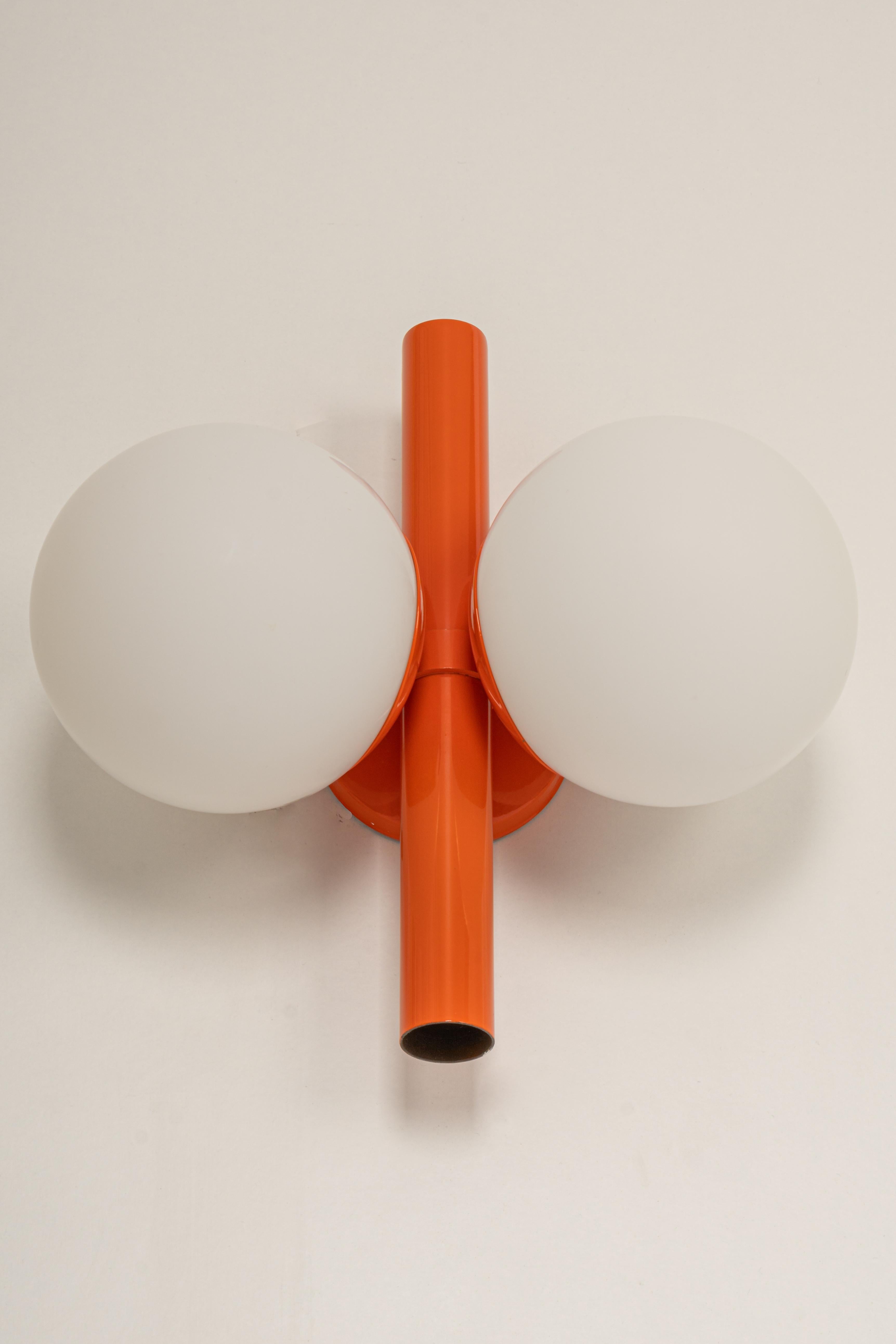 Pair of Midcentury Orbital Wall lights in Orange by Kaiser, Germany, 1970s In Good Condition In Aachen, NRW