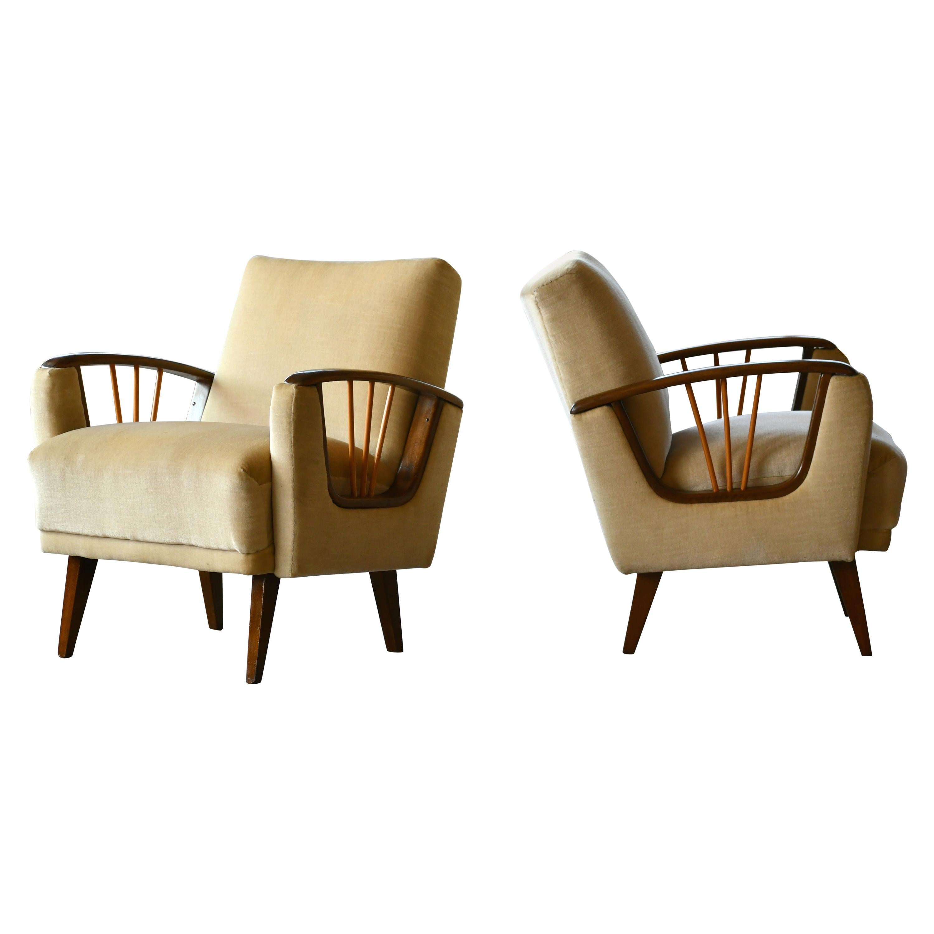 Pair of Midcentury Paolo Buffa Style Lounge Chairs with Wooden Armrests