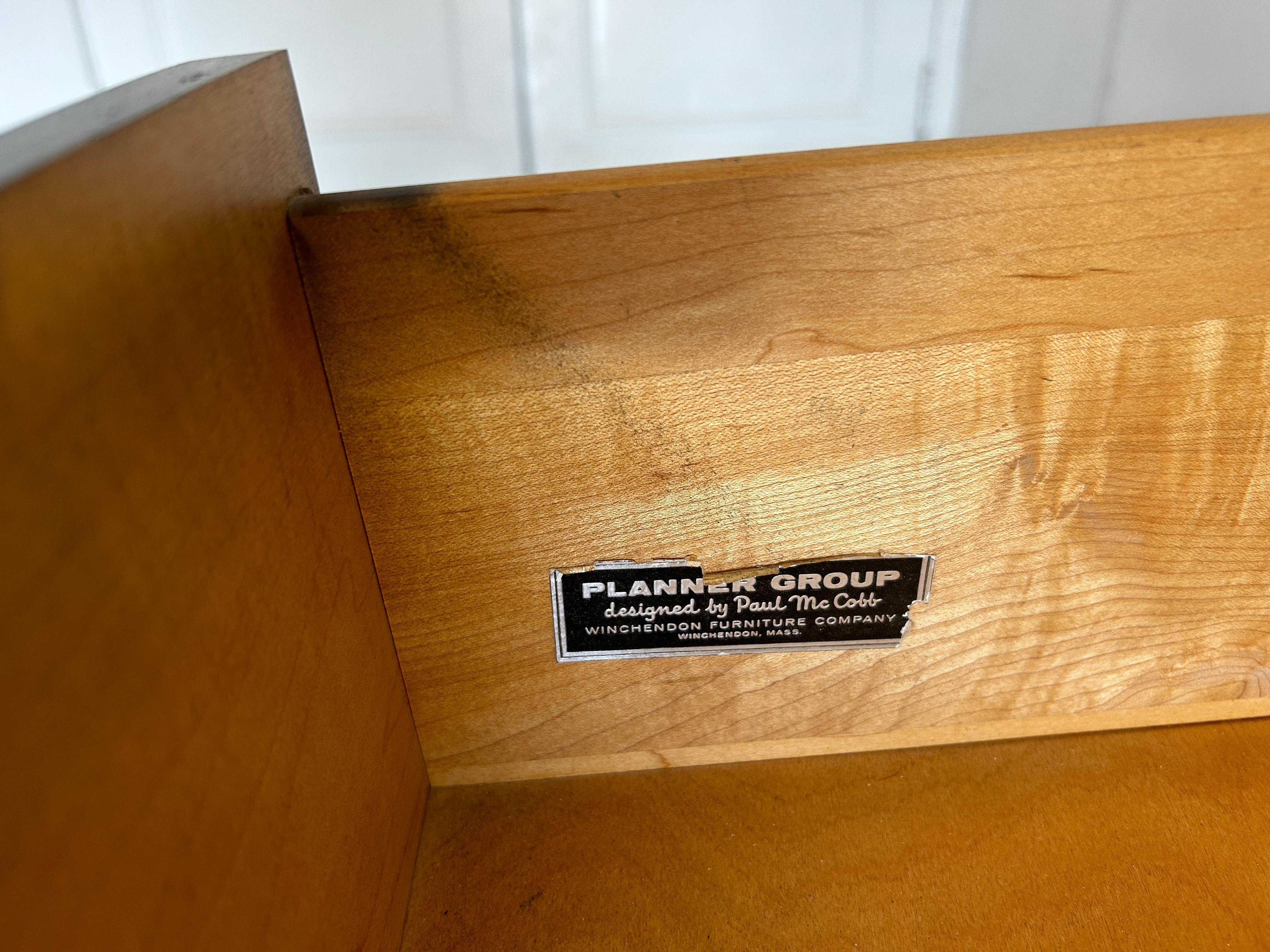 Pair of Midcentury Paul McCobb 3 Drawer Black Lacquer Dressers Brass Knobs In Good Condition In BROOKLYN, NY