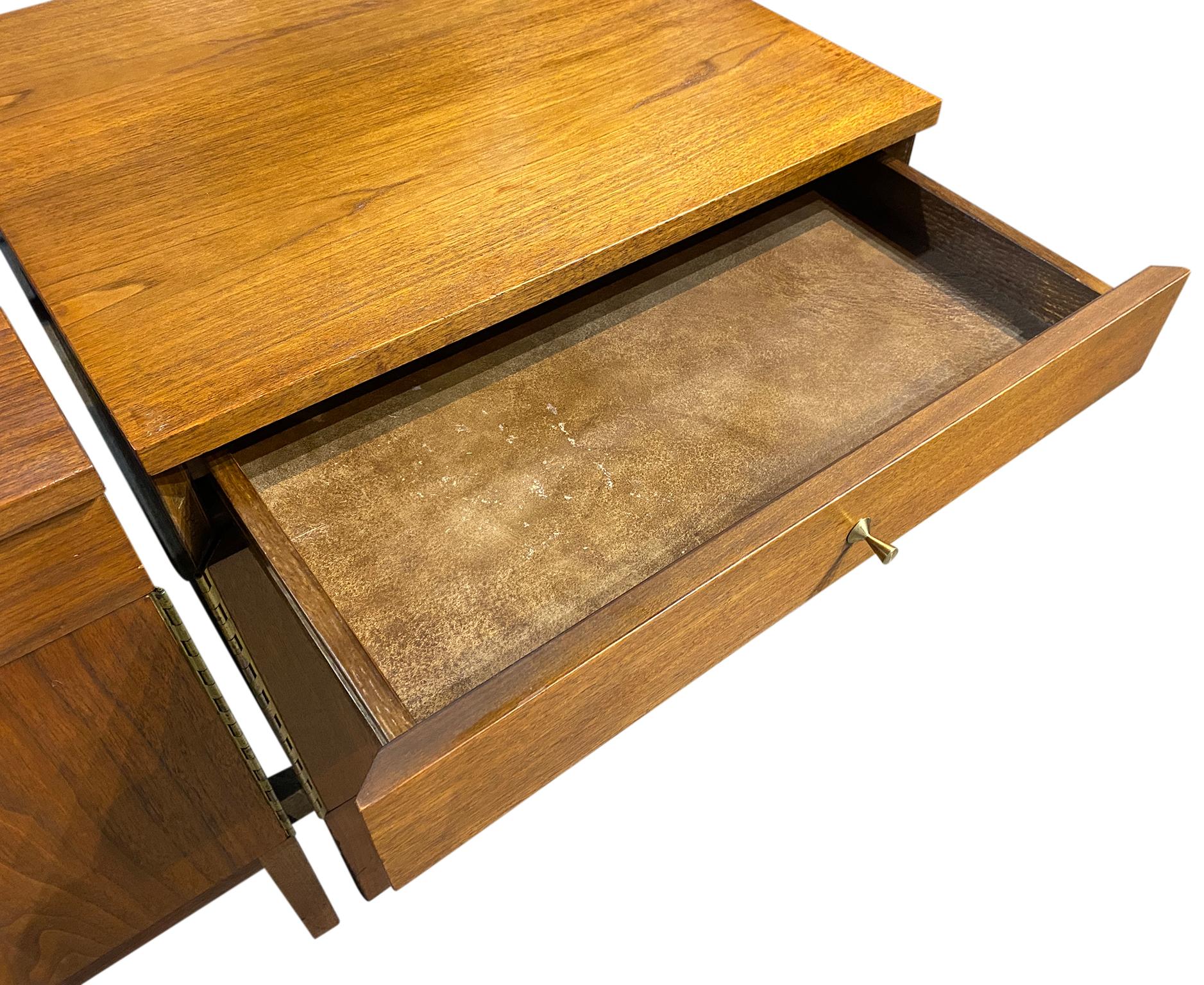 Pair of Midcentury Paul McCobb for Directional Nightstands Cabinets Walnut 5