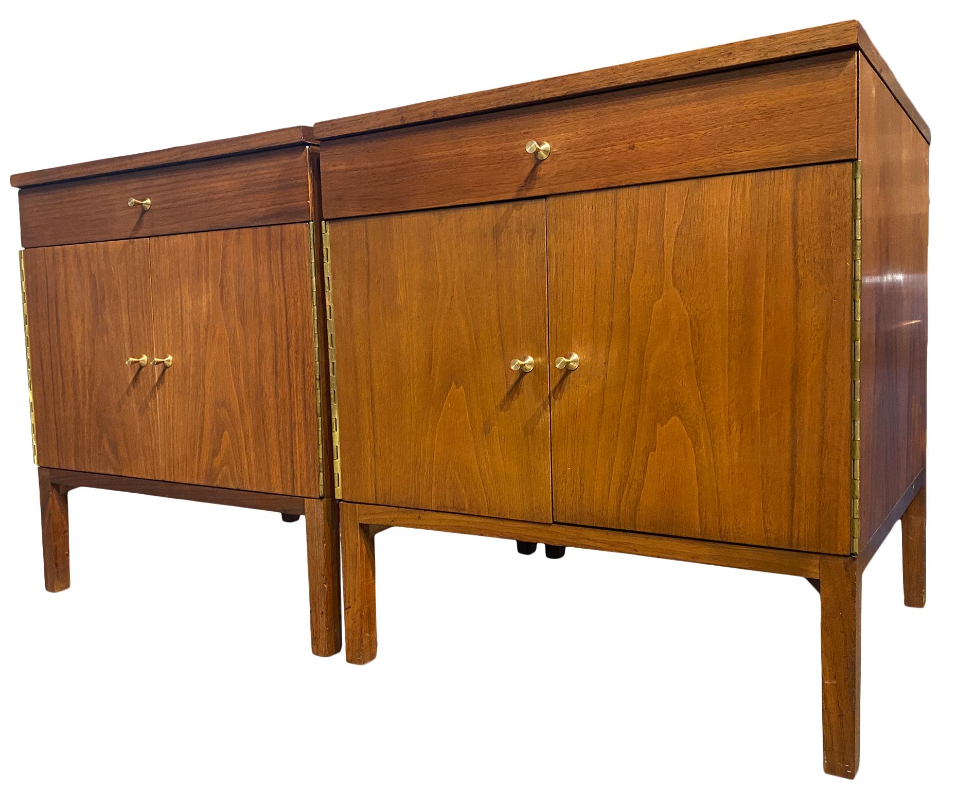 Midcentury American designer Paul McCobb pair of nightstands small cabinets solid walnut. Original finish in beautiful vintage condition - Has (1) top drawer and (2) lower front cabinet doors - solid walnut base with solid 4 legs. All top drawers