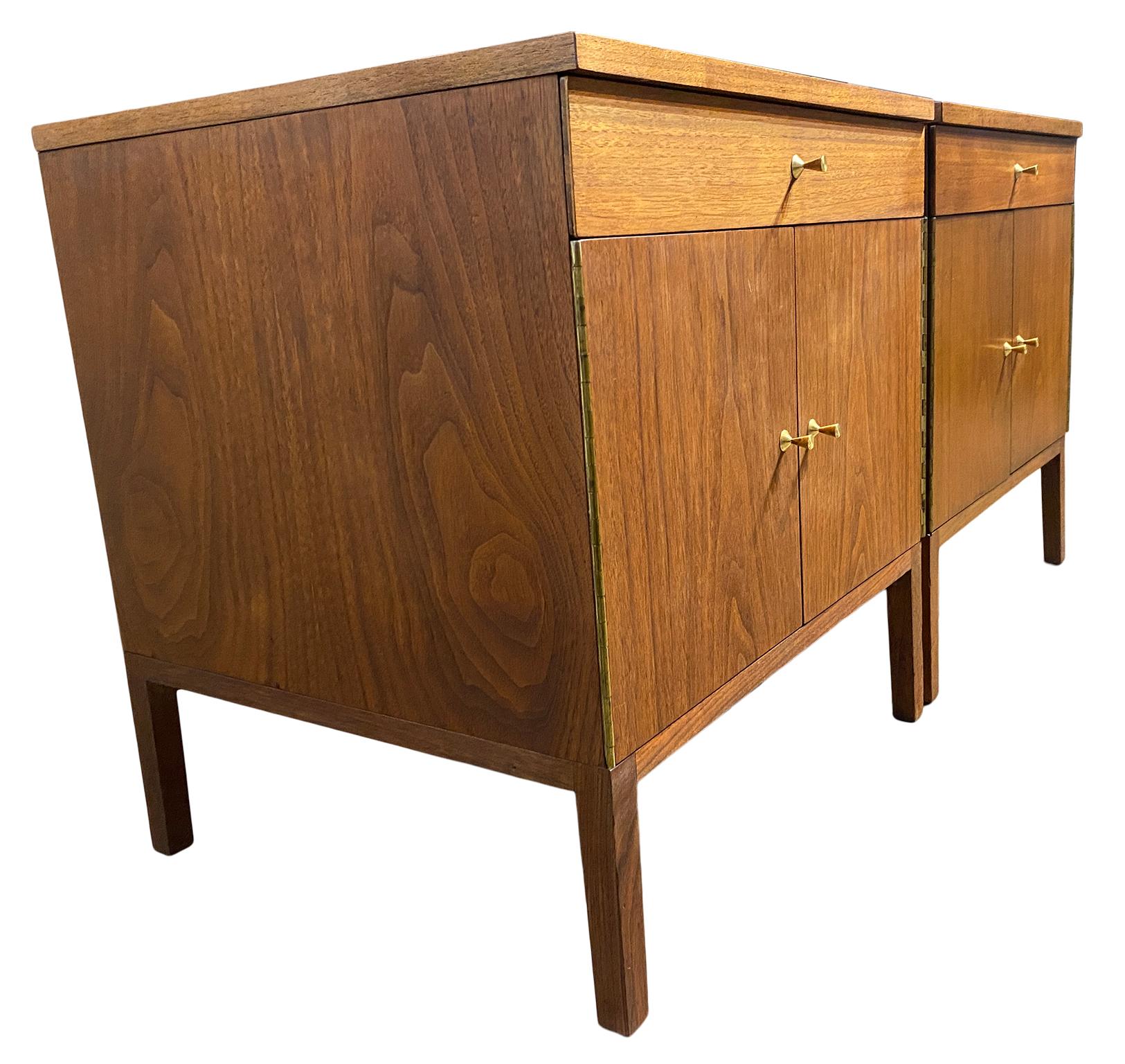 American Pair of Midcentury Paul McCobb for Directional Nightstands Cabinets Walnut For Sale