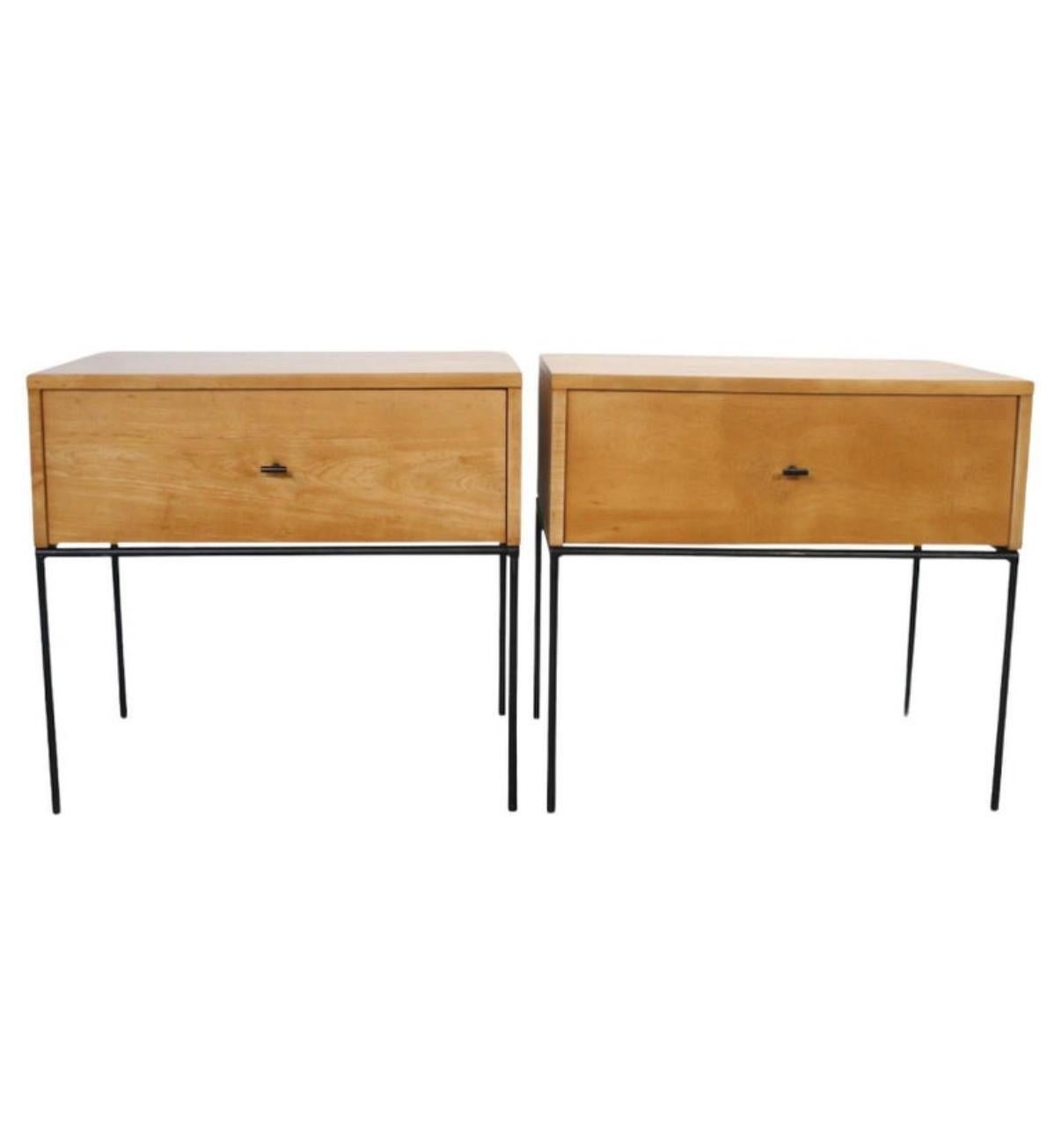 Américain Paire de tables de nuit du milieu du siècle dernier à un tiroir de Paul McCobb n° 1500 avec poignées en T blonde en vente