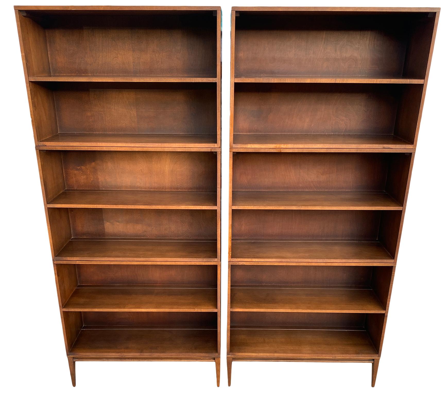 Pair of vintage midcentury Paul McCobb triple high bookcases bookshelves #1516 original walnut finish over solid maple with solid maple 4 leg base. Beautiful bookcase set by Paul McCobb, circa 1950s Planner Group, single center fixed shelf, solid