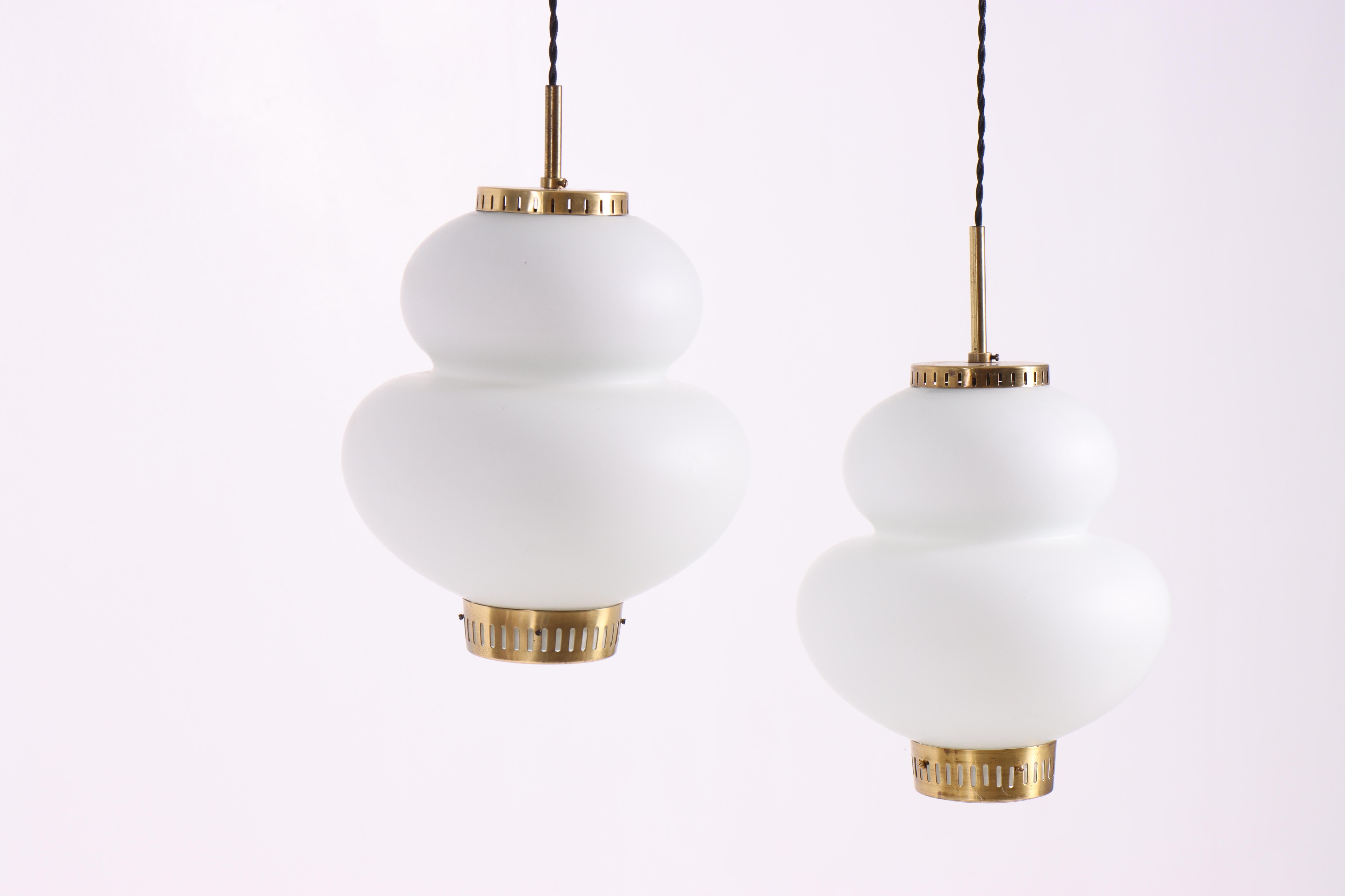 Coppia di ciondoli a forma di nocciolina del Medioevo di Bent Karlby, design danese, anni '50 In condizioni buone in vendita a Lejre, DK