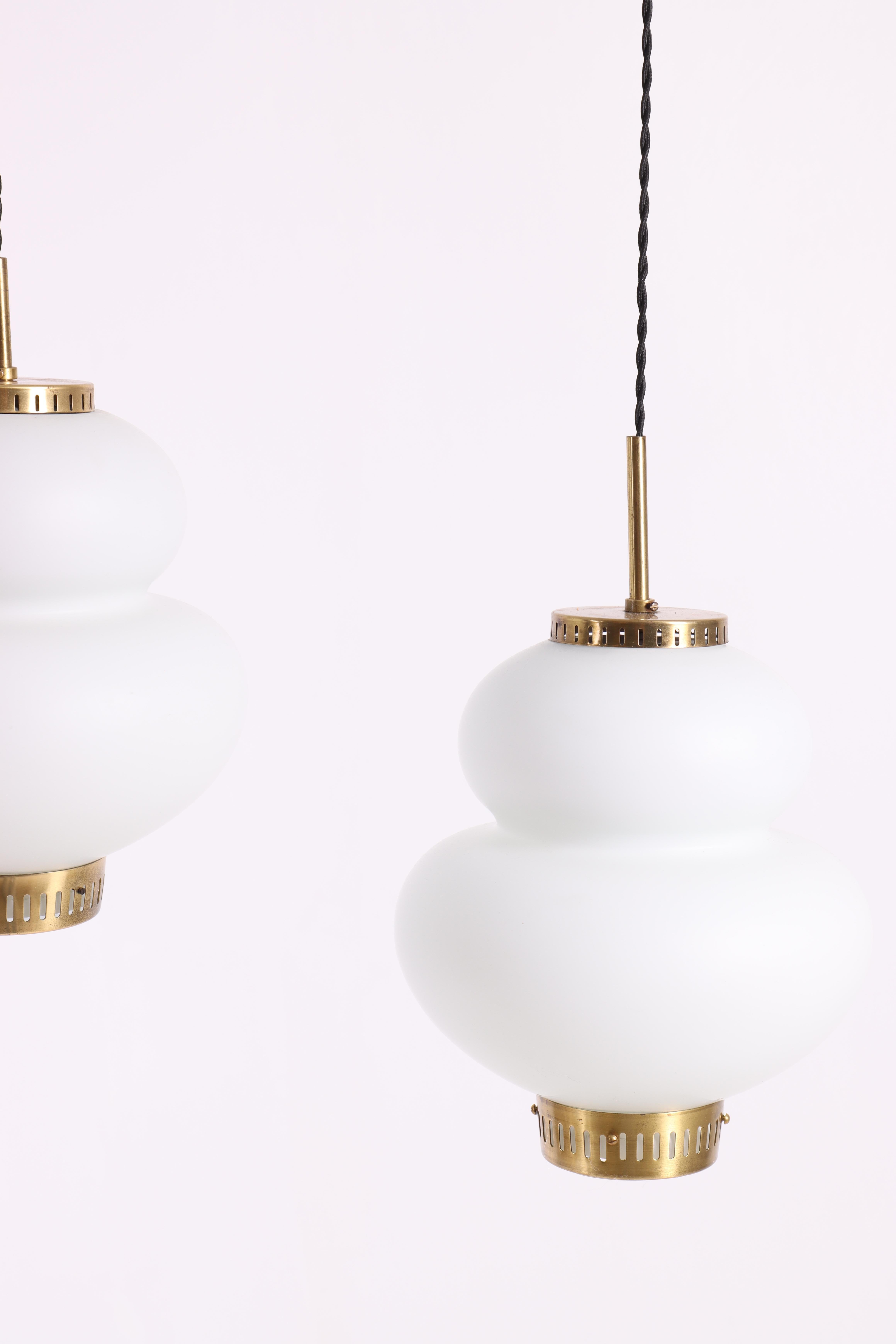 Vetro soffiato Coppia di ciondoli a forma di nocciolina del Medioevo di Bent Karlby, design danese, anni '50 in vendita