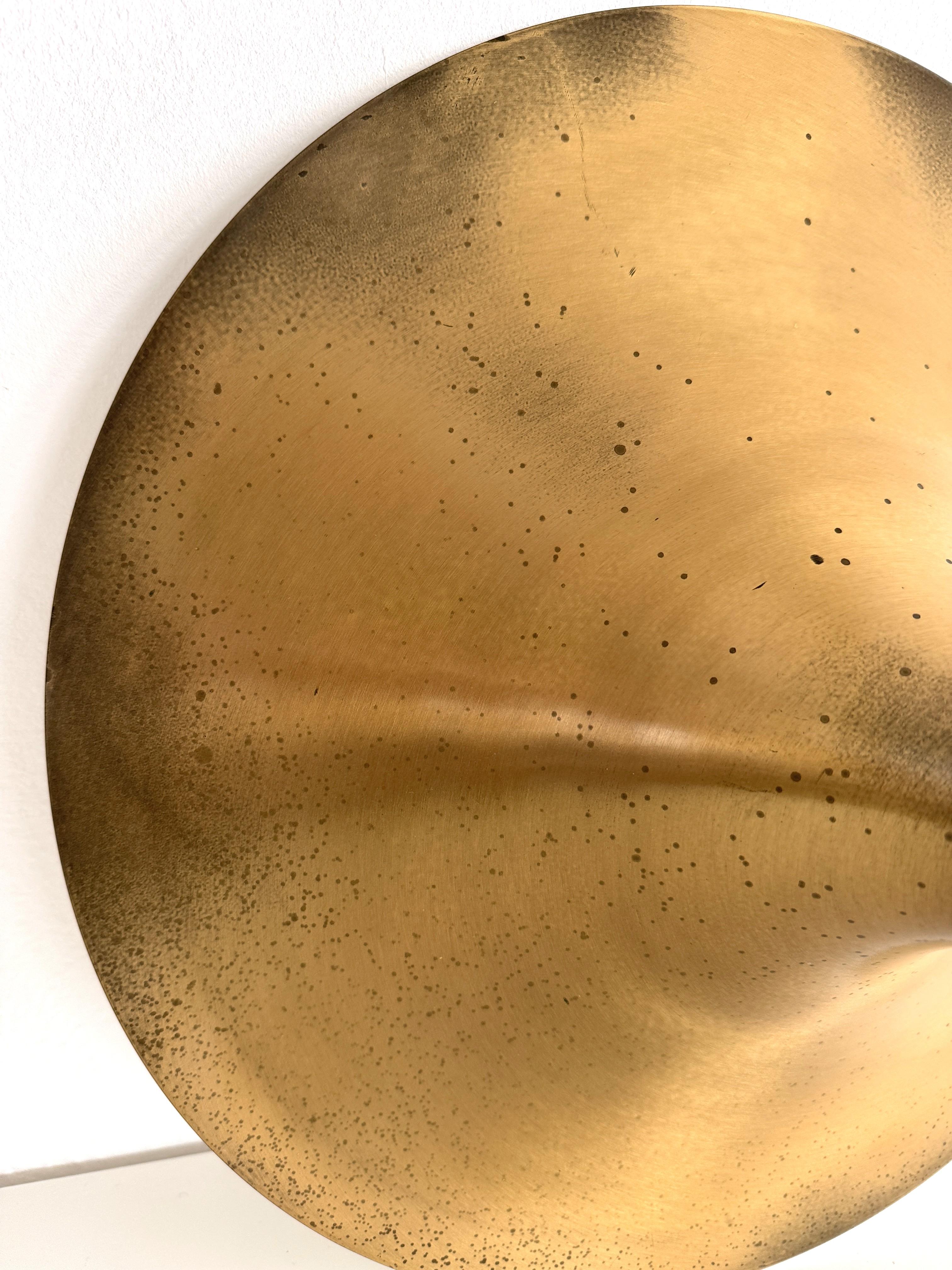 Coppia di lampade a sospensione in ottone del Medioevo, anni '70 in vendita 11