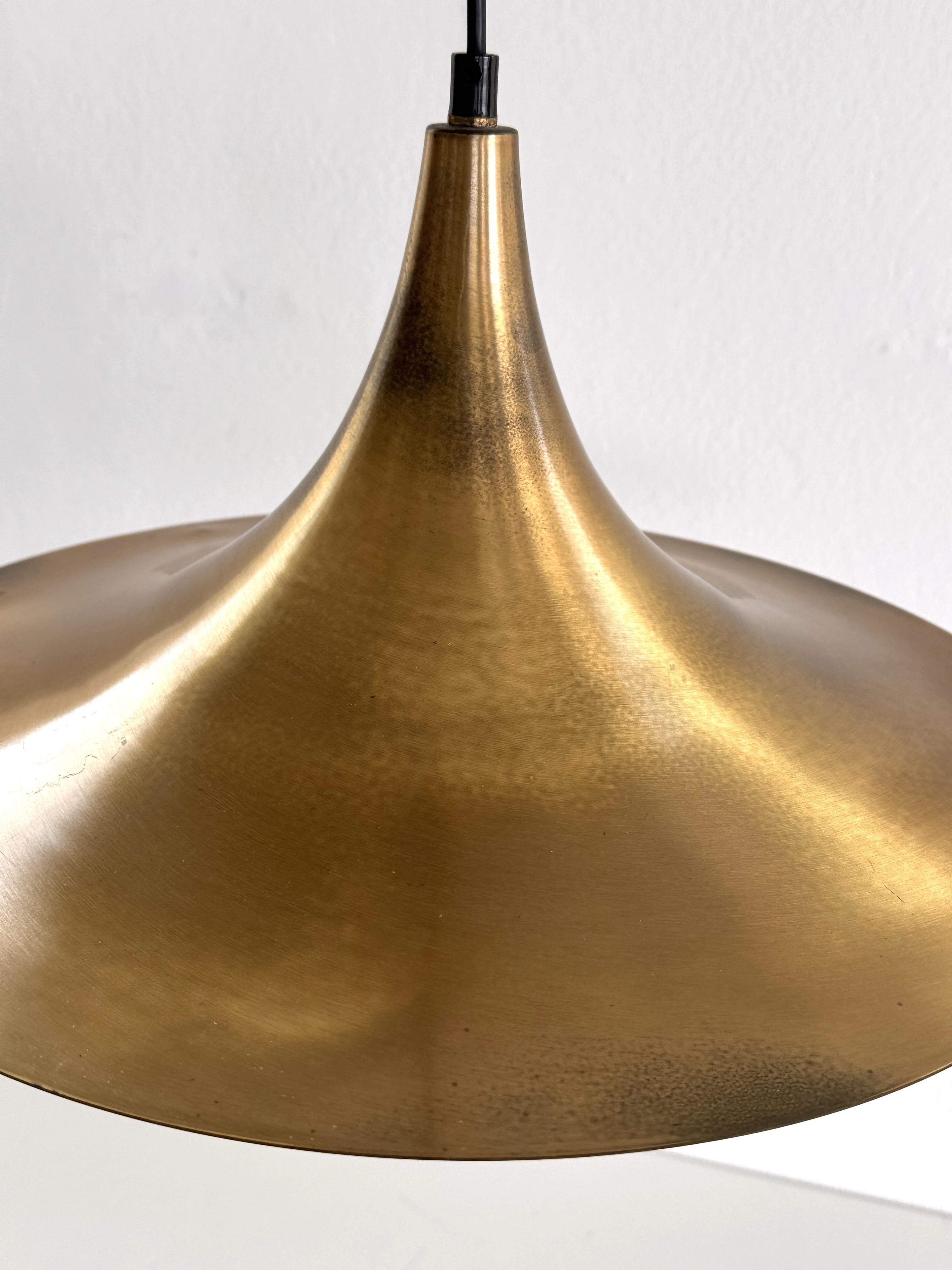 Spazzolato Coppia di lampade a sospensione in ottone del Medioevo, anni '70 in vendita